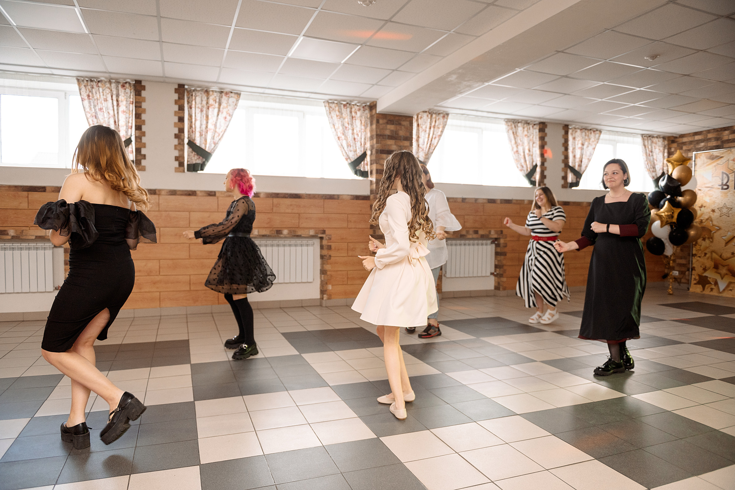 ВЫПУСКНОЙ 9кл. гимназия 91. Семейный, свадебный, школьный фотограф в Железногорске Целуев Андрей