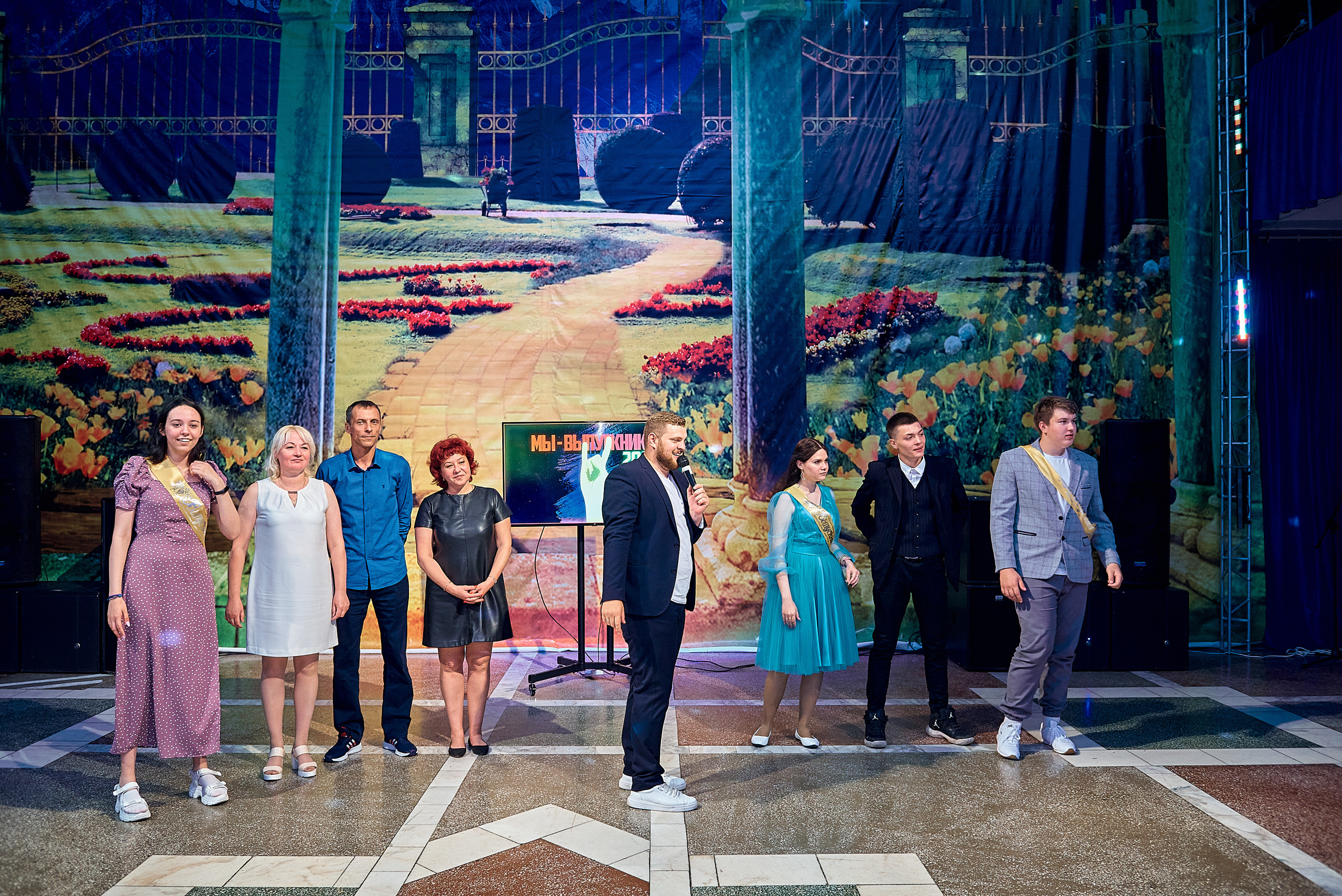 Выпускной 11 кл школа 100 2021 г. Семейный, свадебный, школьный фотограф в Железногорске Целуев Андрей