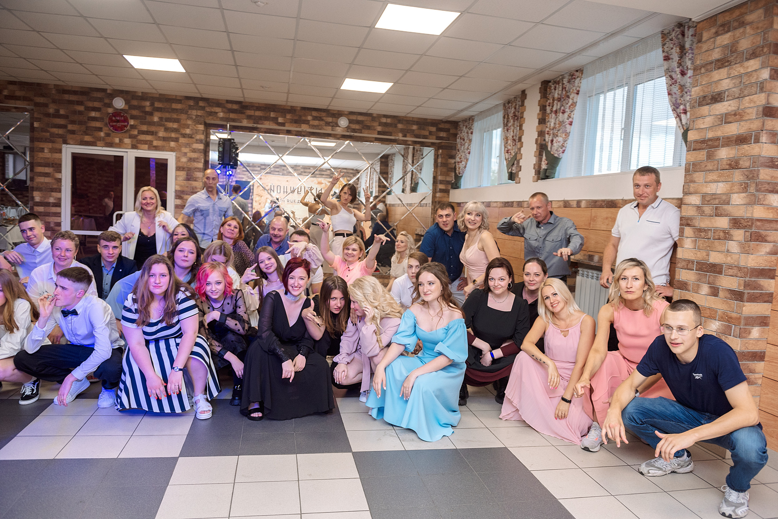 ВЫПУСКНОЙ 9кл. гимназия 91. Семейный, свадебный, школьный фотограф в Железногорске Целуев Андрей