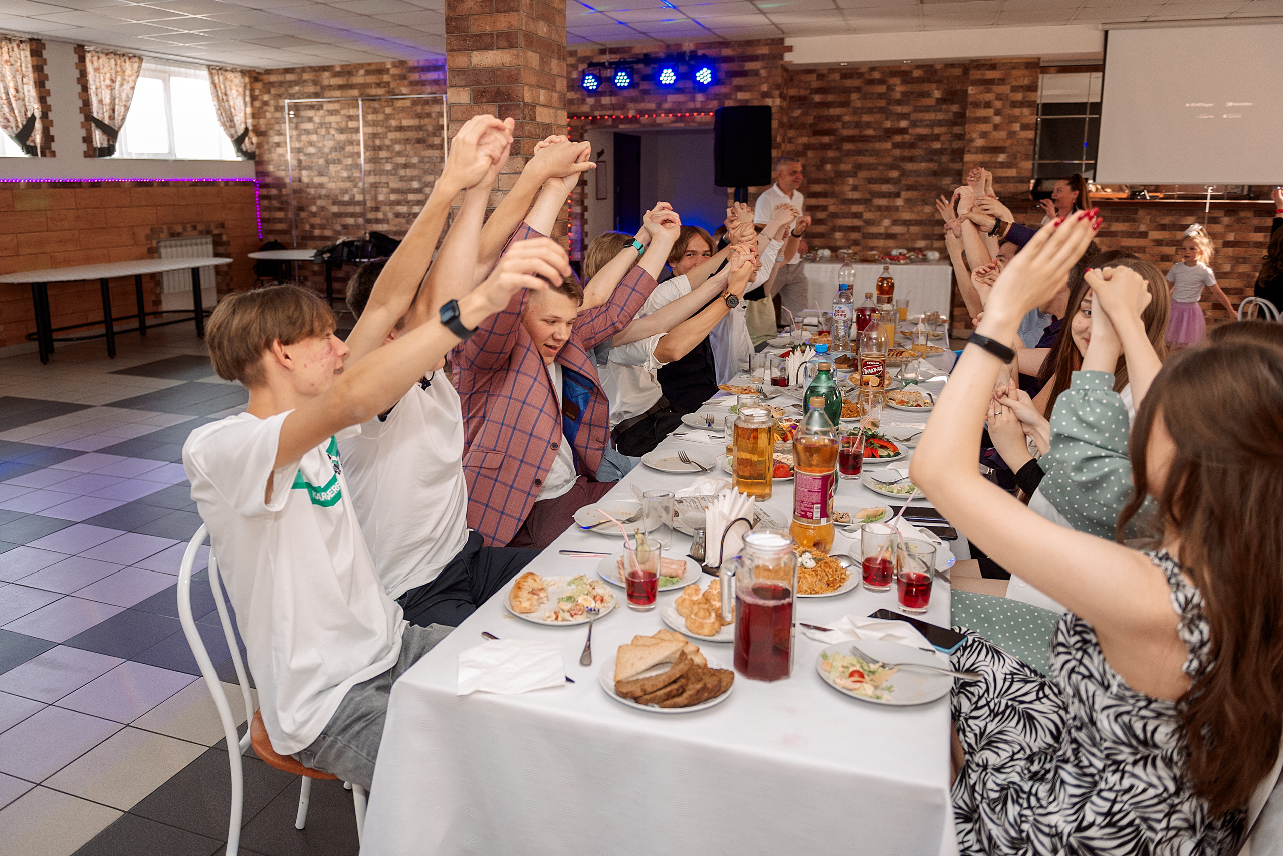 ВЫПУСКНОЙ 9кл. шк.106. Семейный, свадебный, школьный фотограф в Железногорске Целуев Андрей