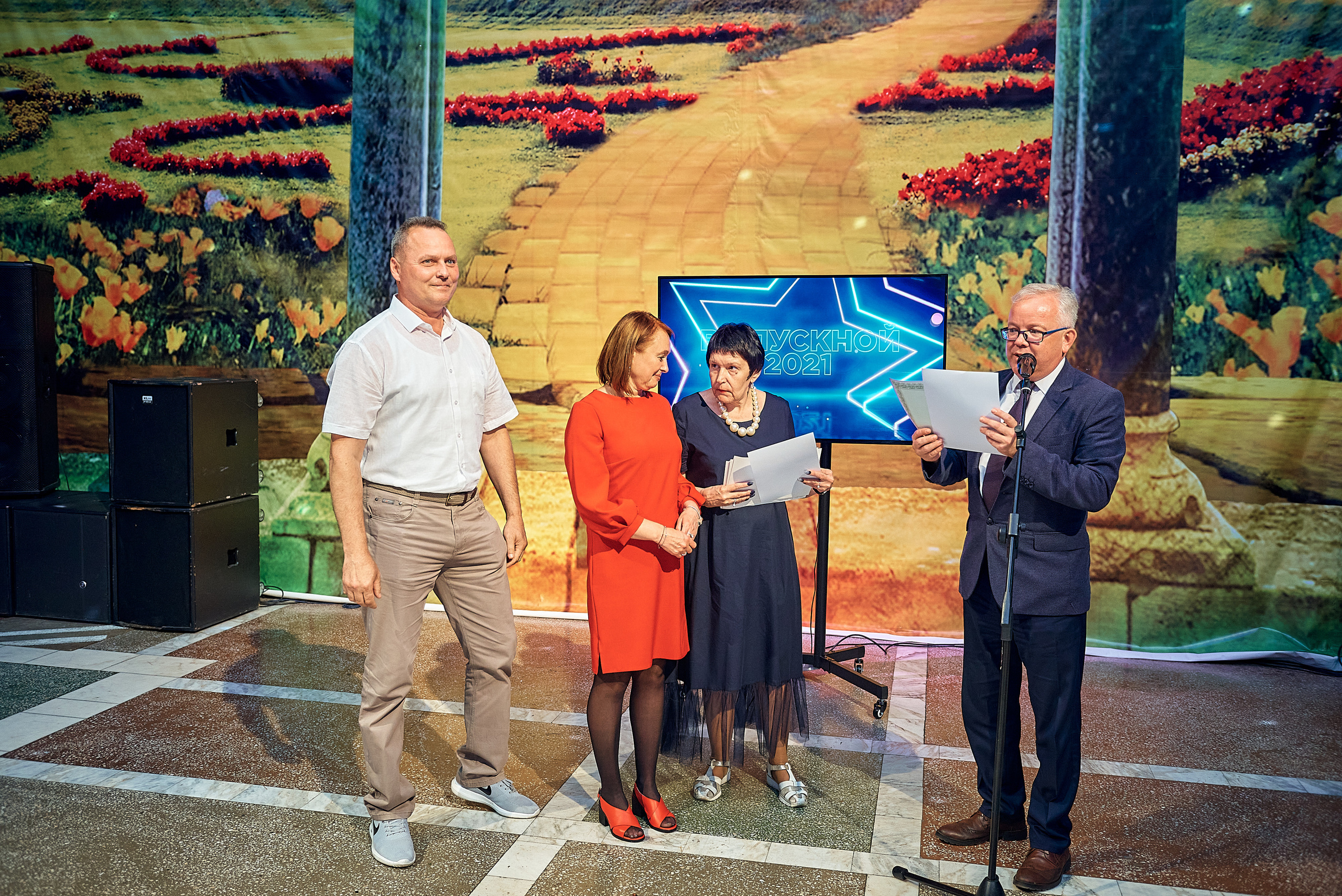 Выпускной 11 кл школа 100 2021 г. Семейный, свадебный, школьный фотограф в Железногорске Целуев Андрей