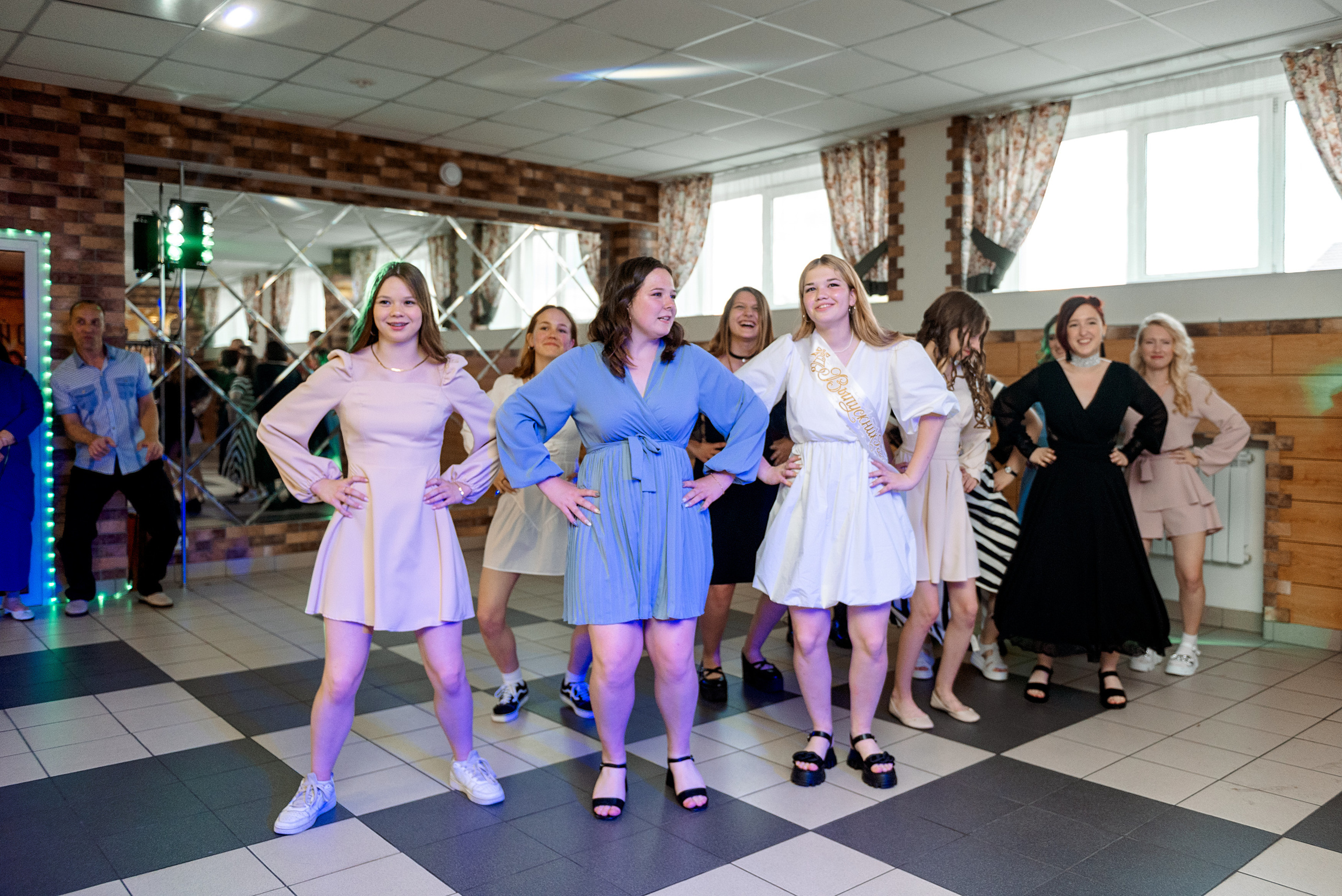 ВЫПУСКНОЙ 9кл. гимназия 91. Семейный, свадебный, школьный фотограф в Железногорске Целуев Андрей