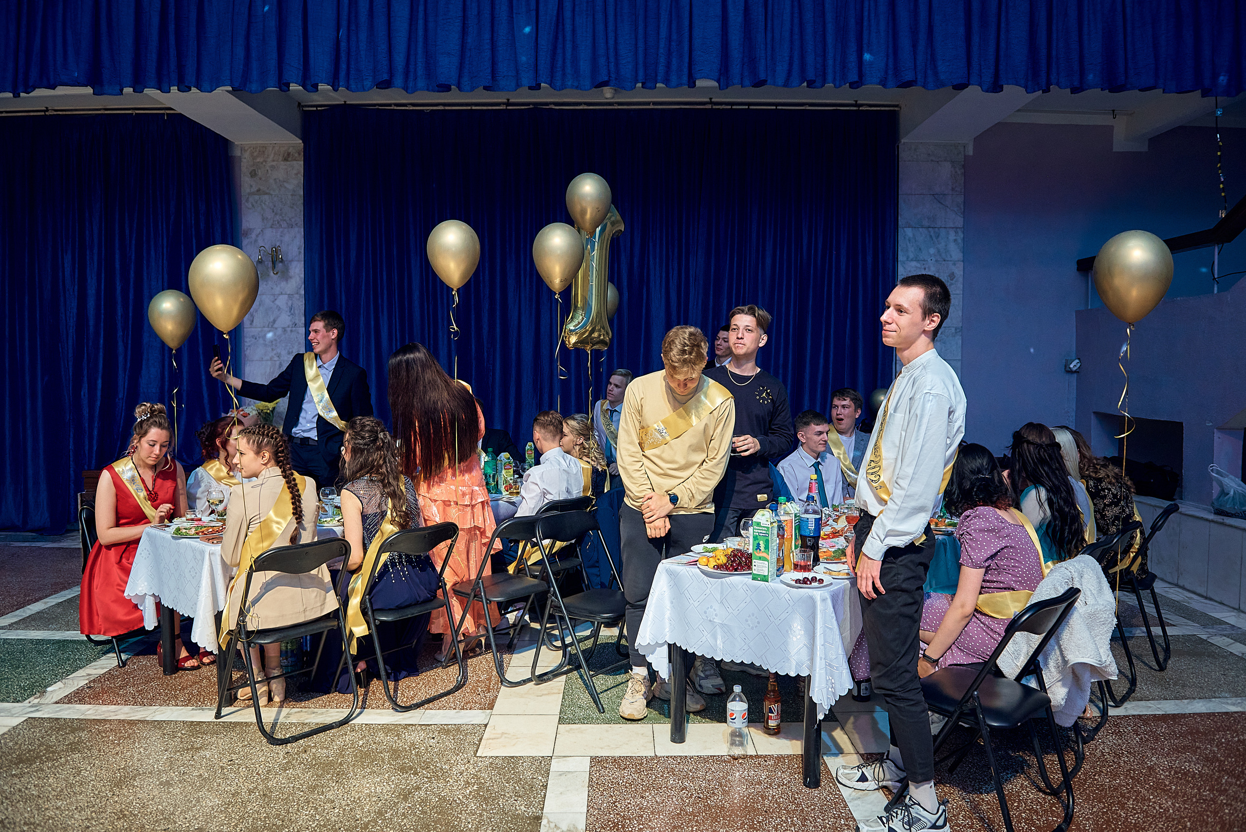 Выпускной 11 кл школа 100 2021 г. Семейный, свадебный, школьный фотограф в Железногорске Целуев Андрей