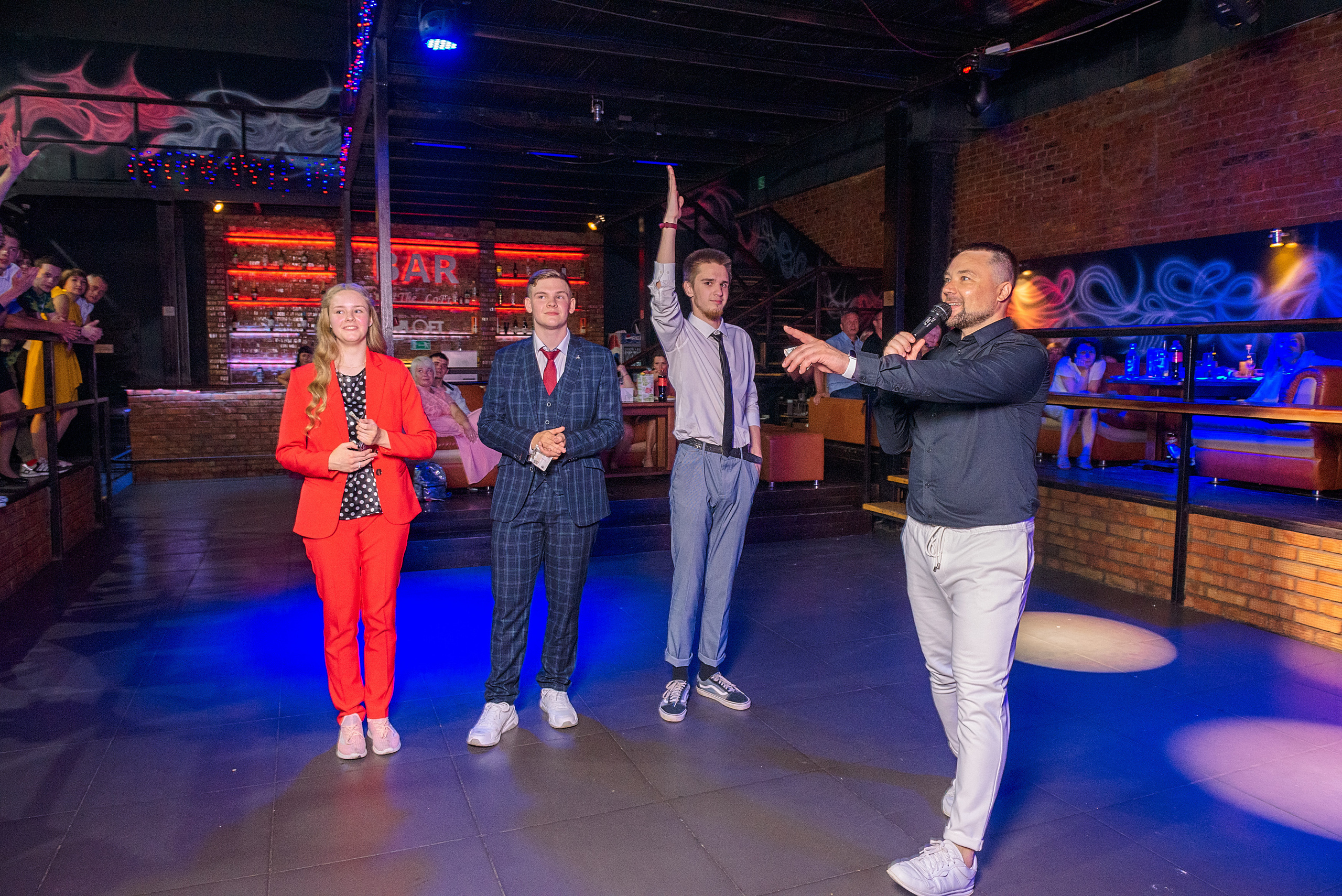 ВЫПУСКНОЙ 11А шк106. Семейный, свадебный, школьный фотограф в Железногорске Целуев Андрей