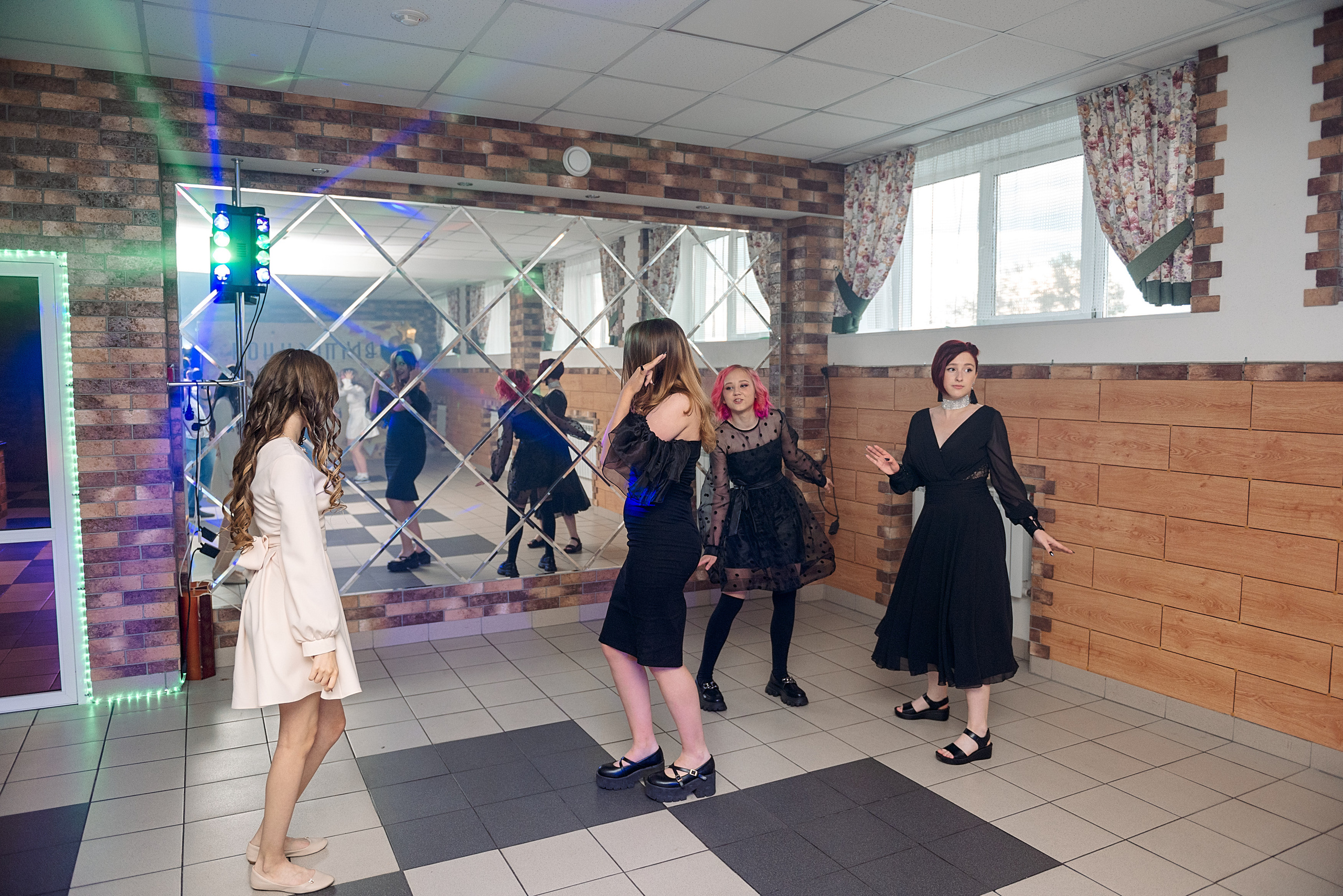 ВЫПУСКНОЙ 9кл. гимназия 91. Семейный, свадебный, школьный фотограф в Железногорске Целуев Андрей