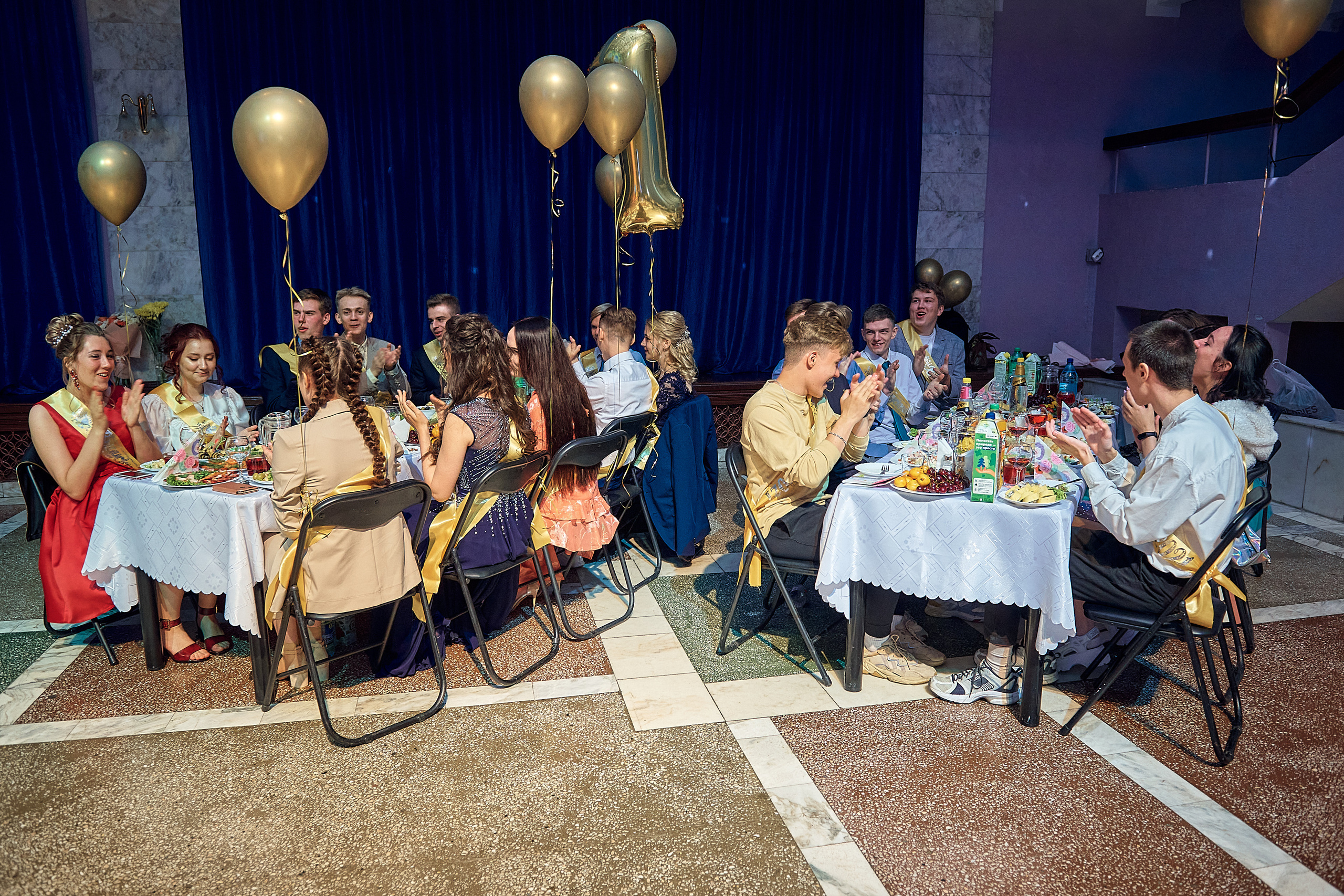 Выпускной 11 кл школа 100 2021 г. Семейный, свадебный, школьный фотограф в Железногорске Целуев Андрей