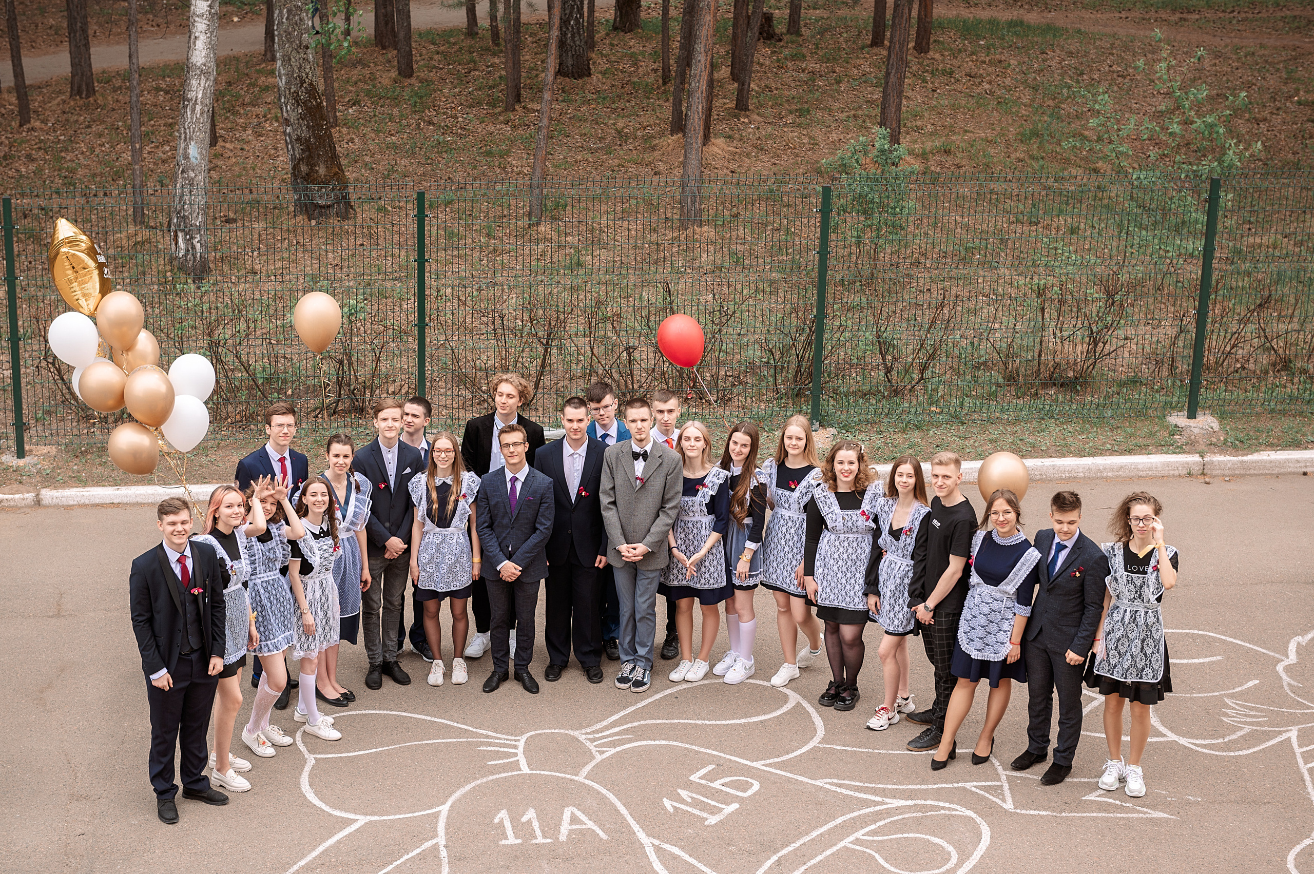 Последний звонок шк. 106 2022. Семейный, свадебный, школьный фотограф в Железногорске Целуев Андрей