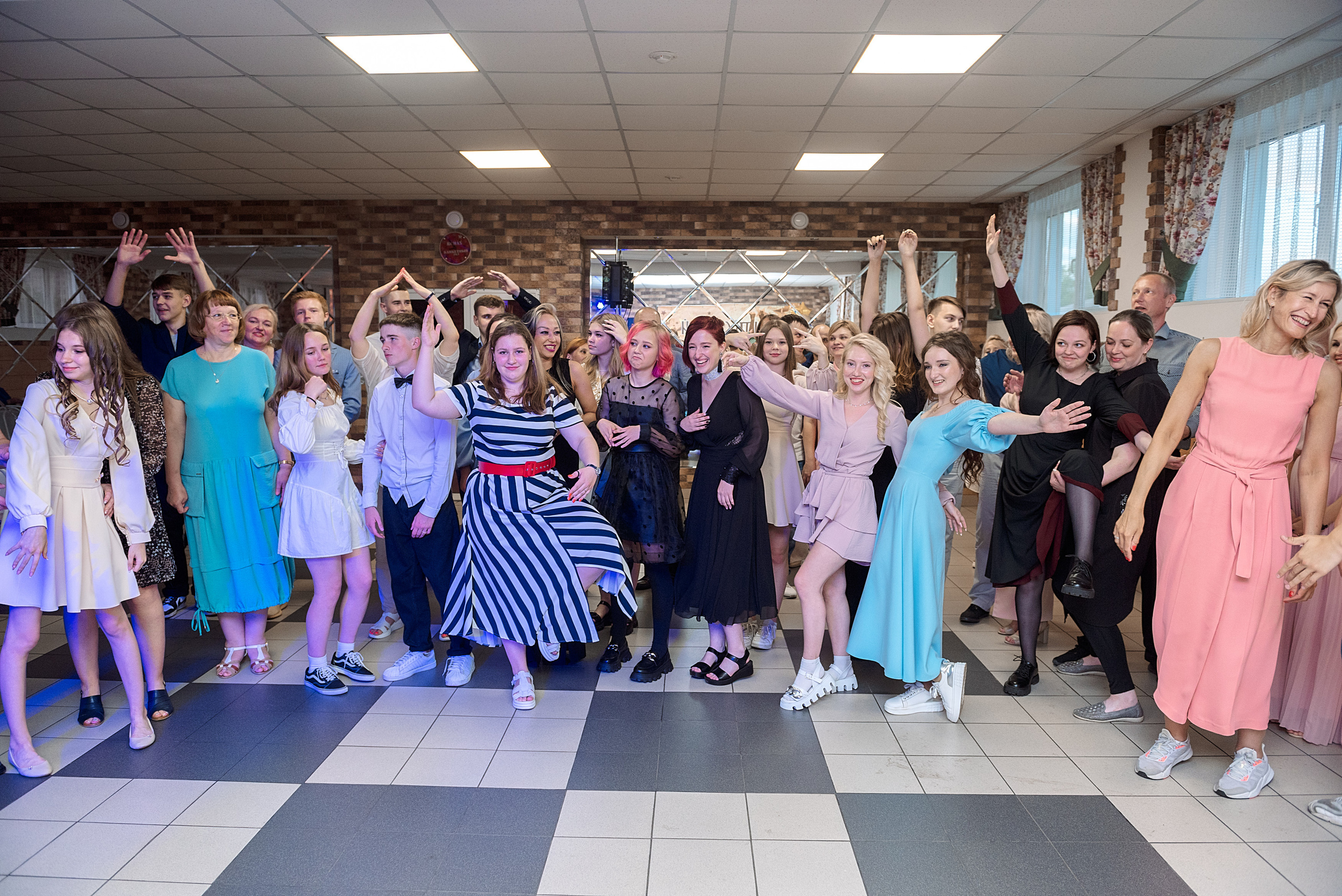 ВЫПУСКНОЙ 9кл. гимназия 91. Семейный, свадебный, школьный фотограф в Железногорске Целуев Андрей