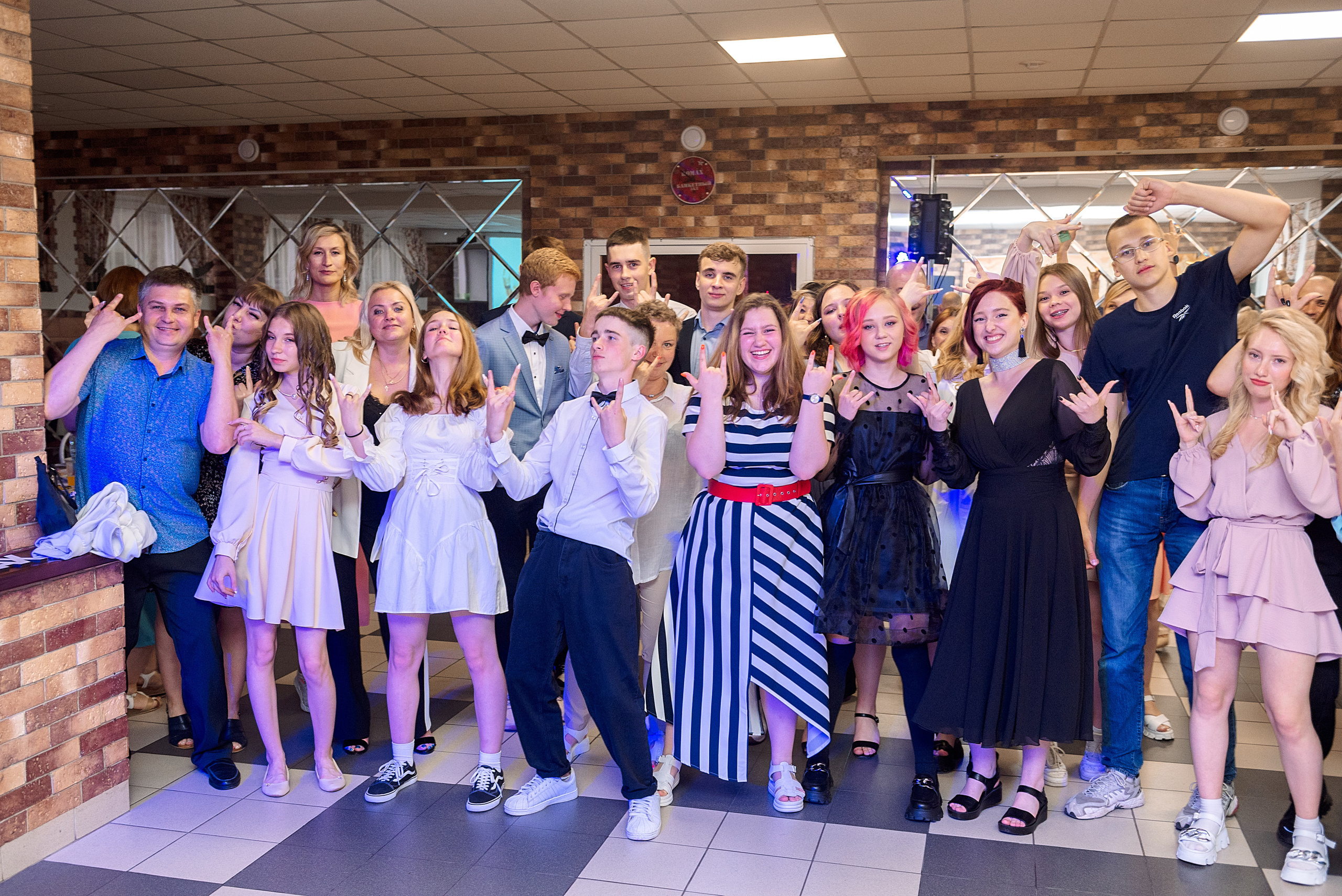 ВЫПУСКНОЙ 9кл. гимназия 91. Семейный, свадебный, школьный фотограф в Железногорске Целуев Андрей