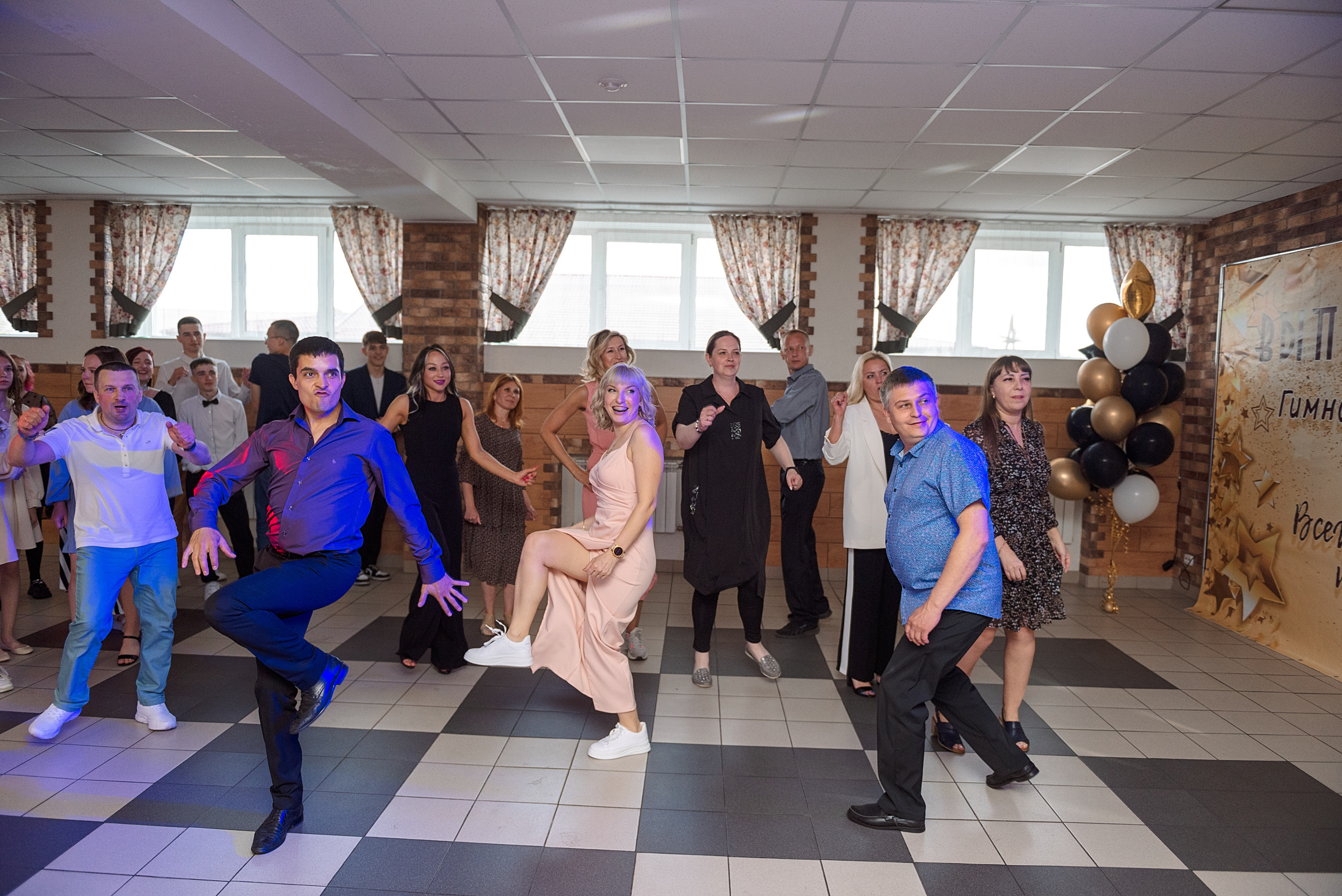 ВЫПУСКНОЙ 9кл. гимназия 91. Семейный, свадебный, школьный фотограф в Железногорске Целуев Андрей