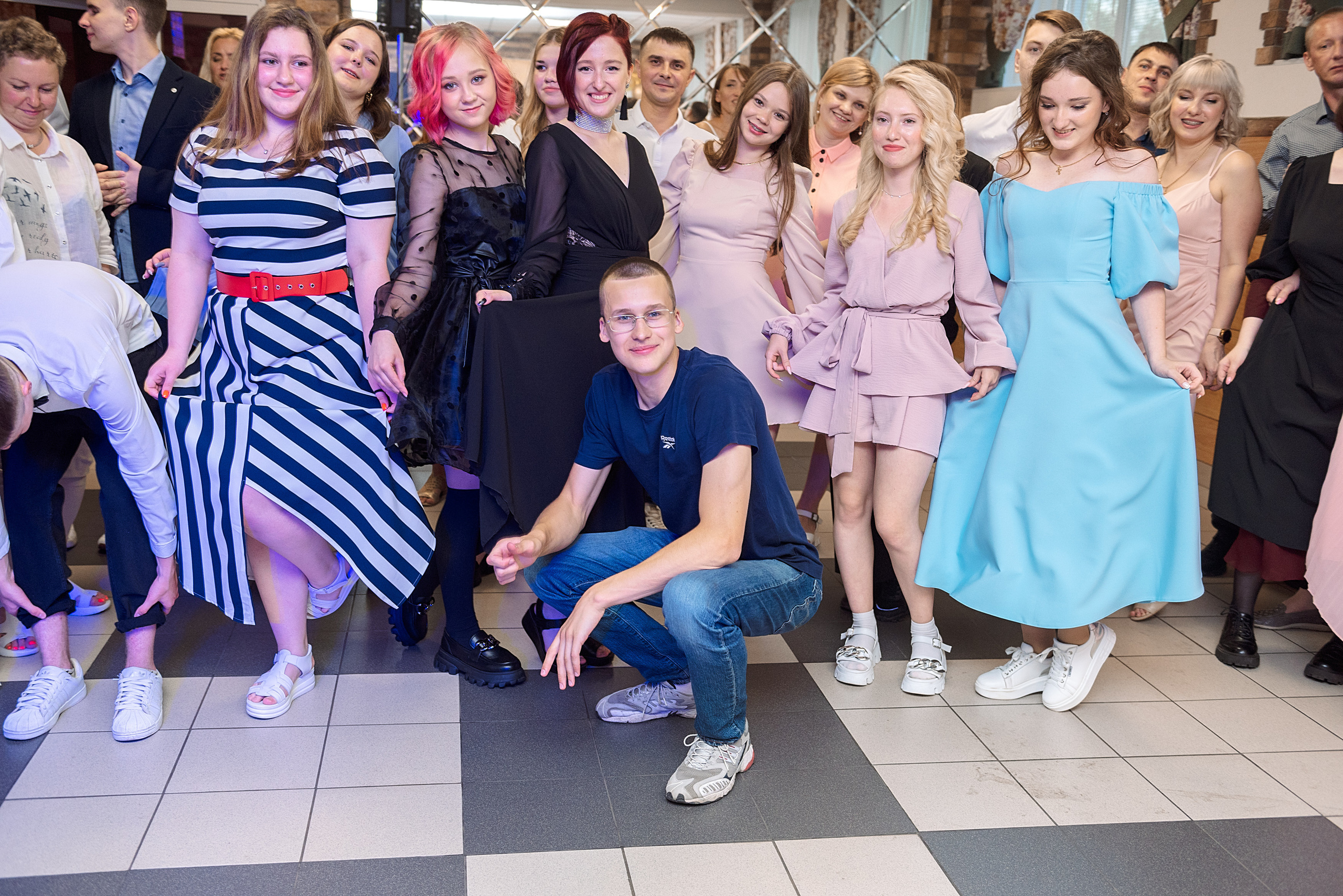 ВЫПУСКНОЙ 9кл. гимназия 91. Семейный, свадебный, школьный фотограф в Железногорске Целуев Андрей