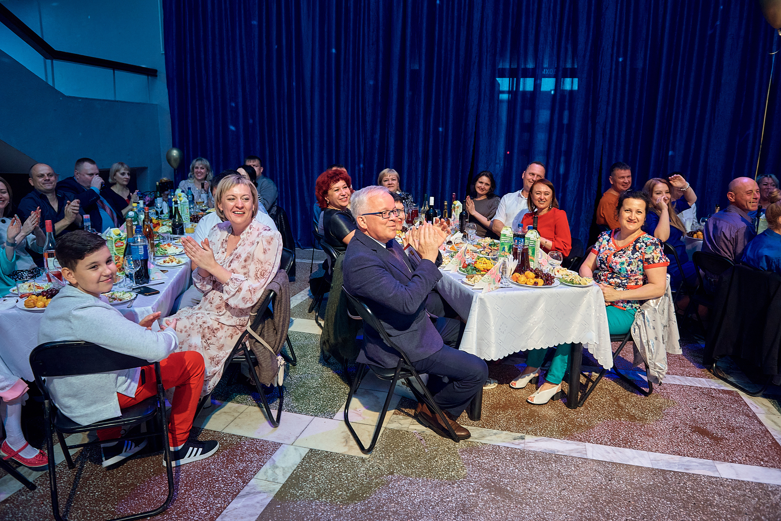 Выпускной 11 кл школа 100 2021 г. Семейный, свадебный, школьный фотограф в Железногорске Целуев Андрей