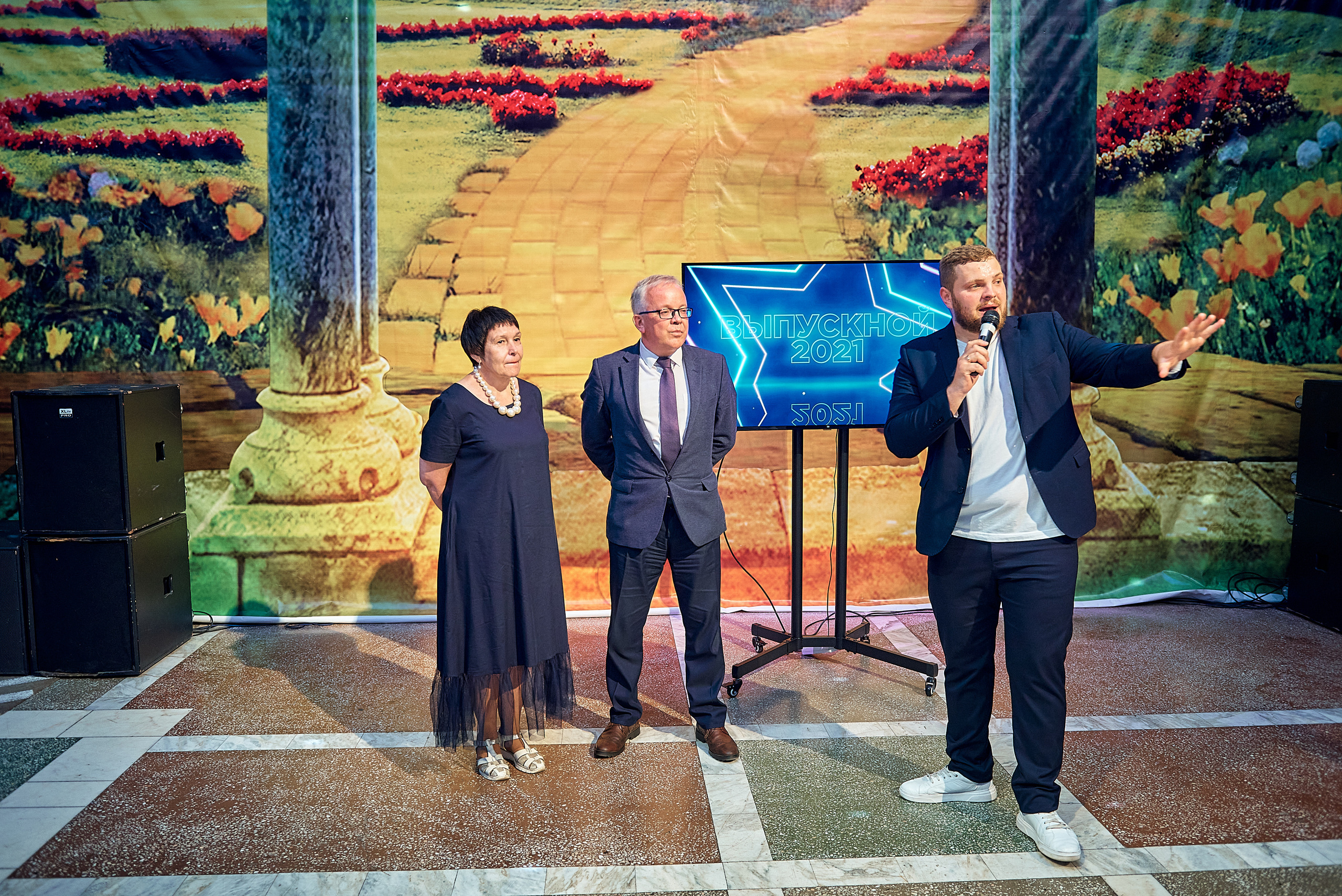 Выпускной 11 кл школа 100 2021 г. Семейный, свадебный, школьный фотограф в Железногорске Целуев Андрей