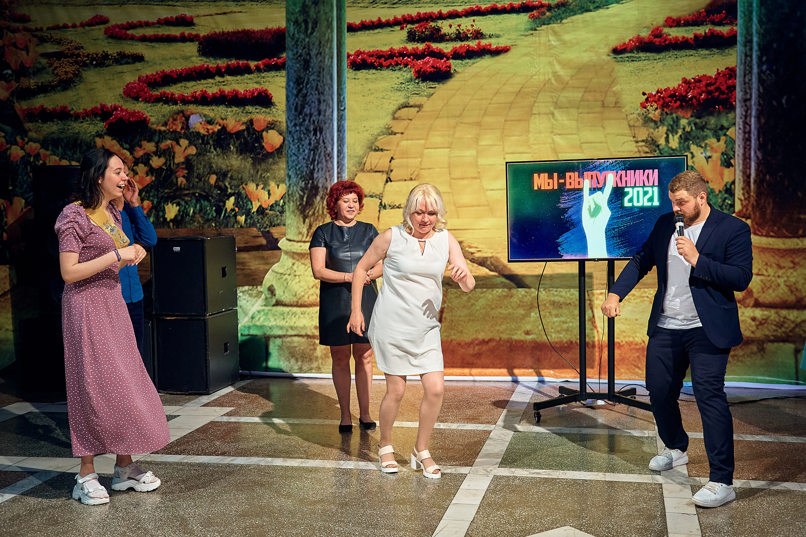 Выпускной 11 кл школа 100 2021 г. Семейный, свадебный, школьный фотограф в Железногорске Целуев Андрей