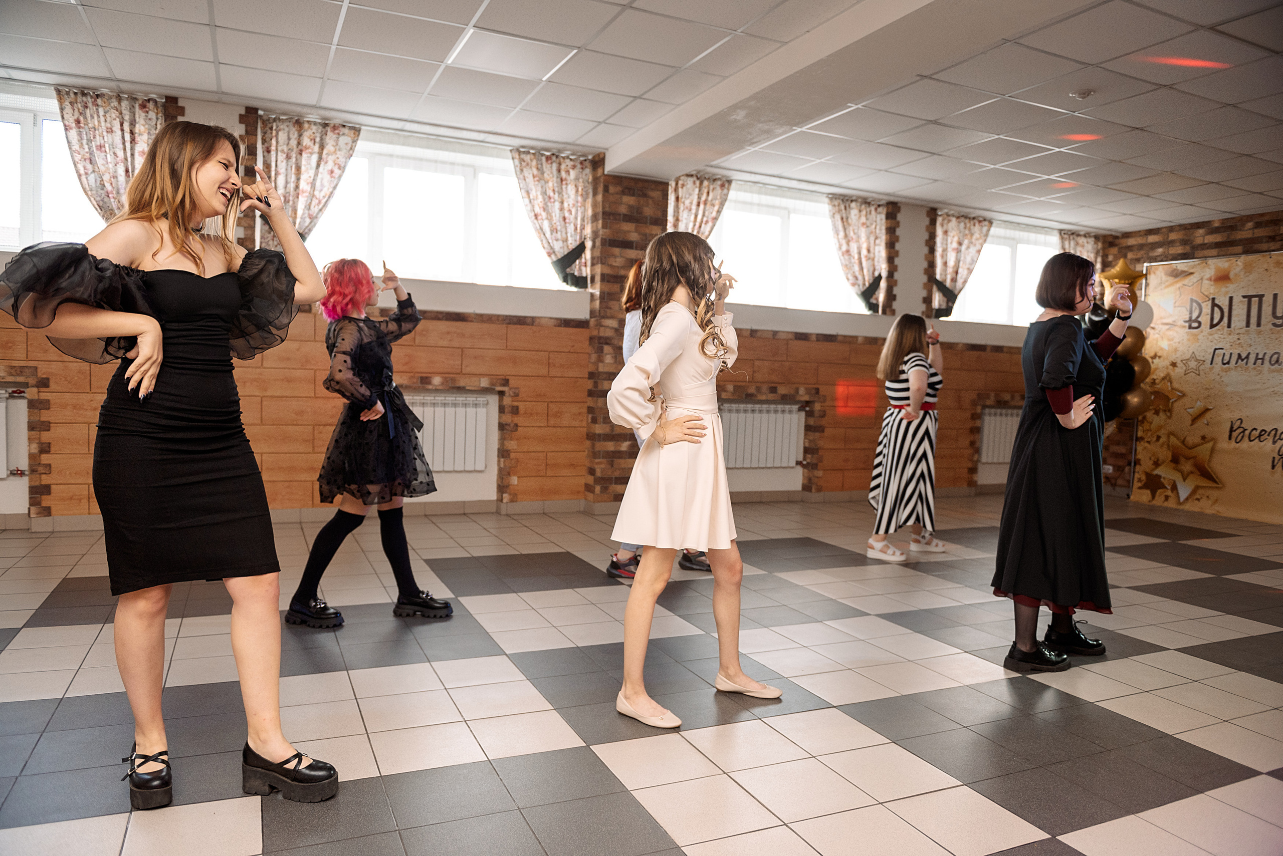 ВЫПУСКНОЙ 9кл. гимназия 91. Семейный, свадебный, школьный фотограф в Железногорске Целуев Андрей