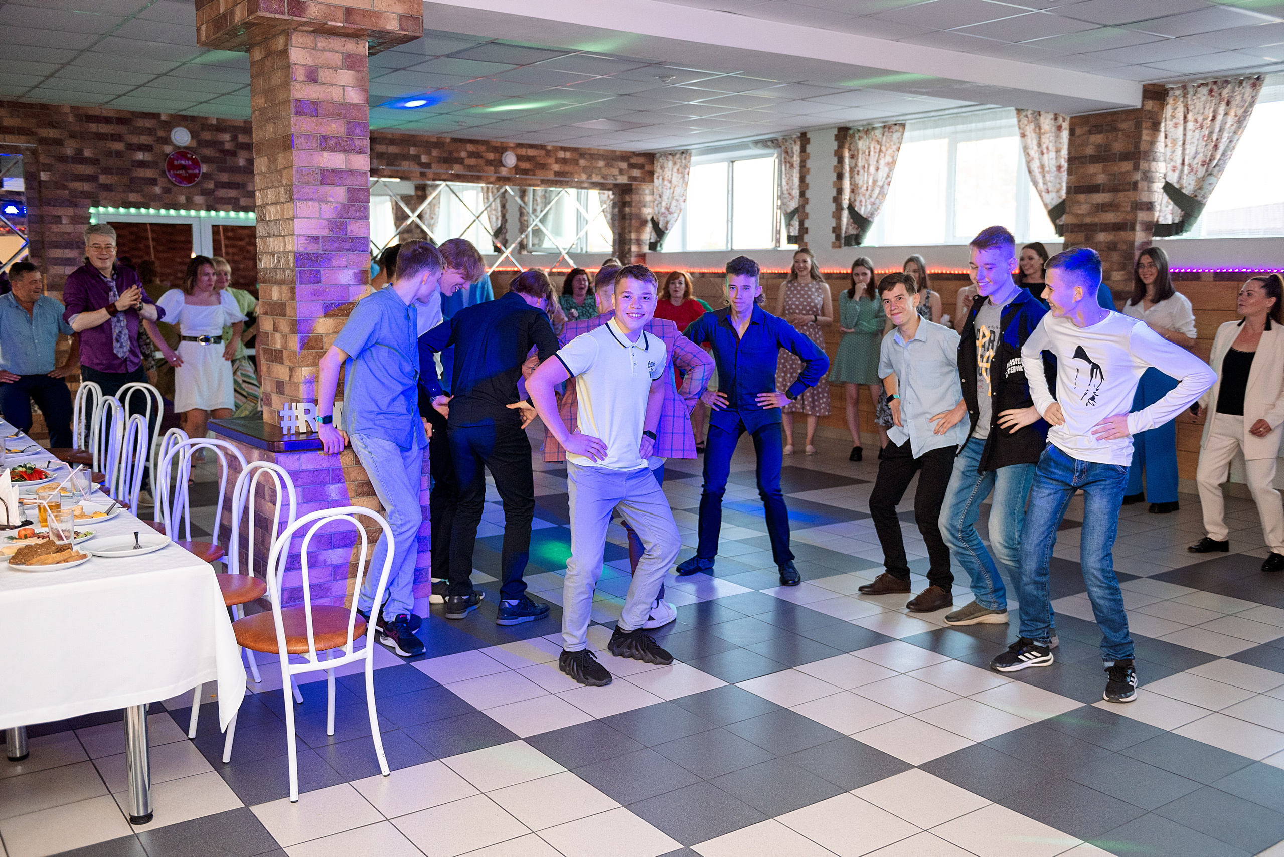 ВЫПУСКНОЙ 9кл. шк.106. Семейный, свадебный, школьный фотограф в Железногорске Целуев Андрей