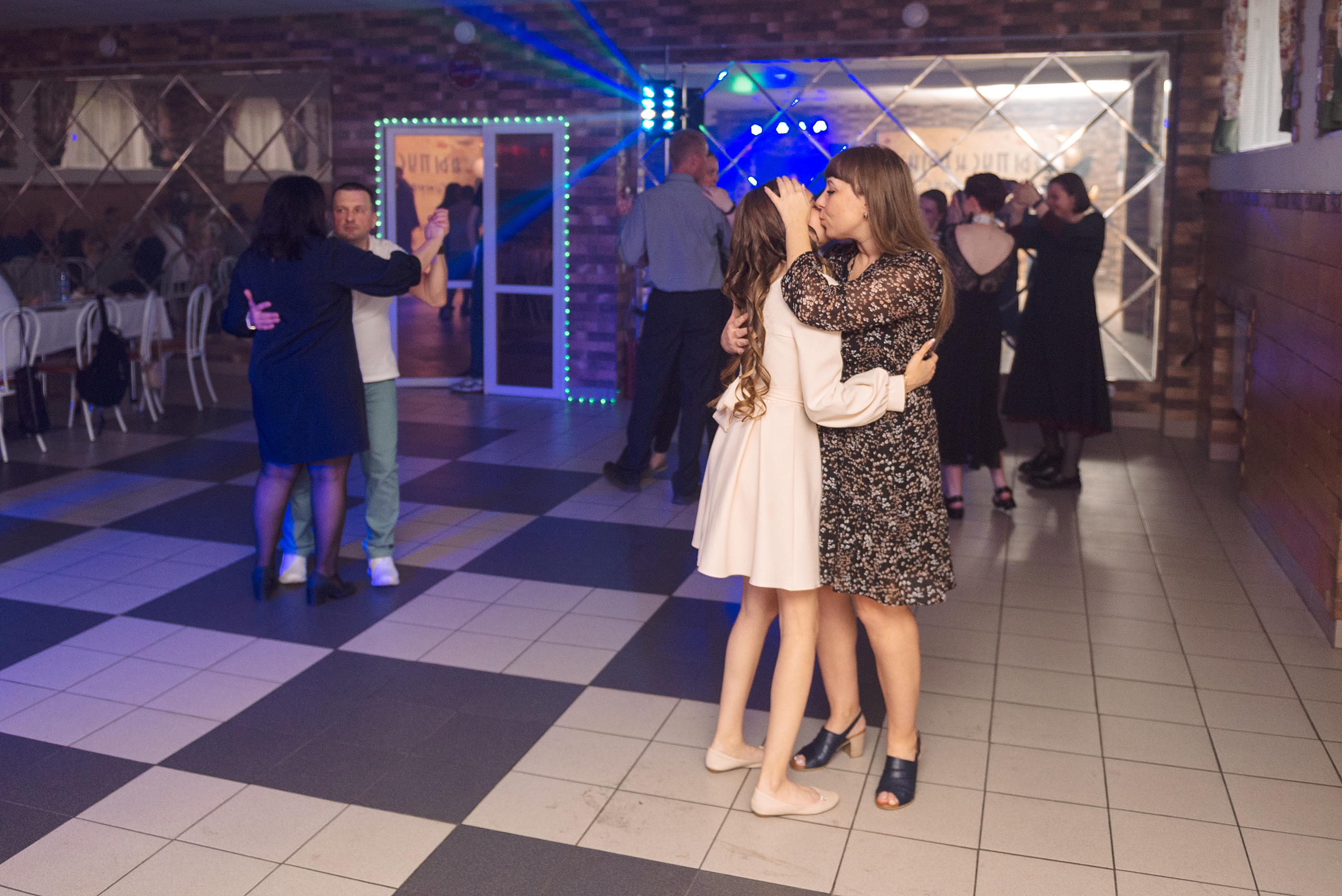 ВЫПУСКНОЙ 9кл. гимназия 91. Семейный, свадебный, школьный фотограф в Железногорске Целуев Андрей