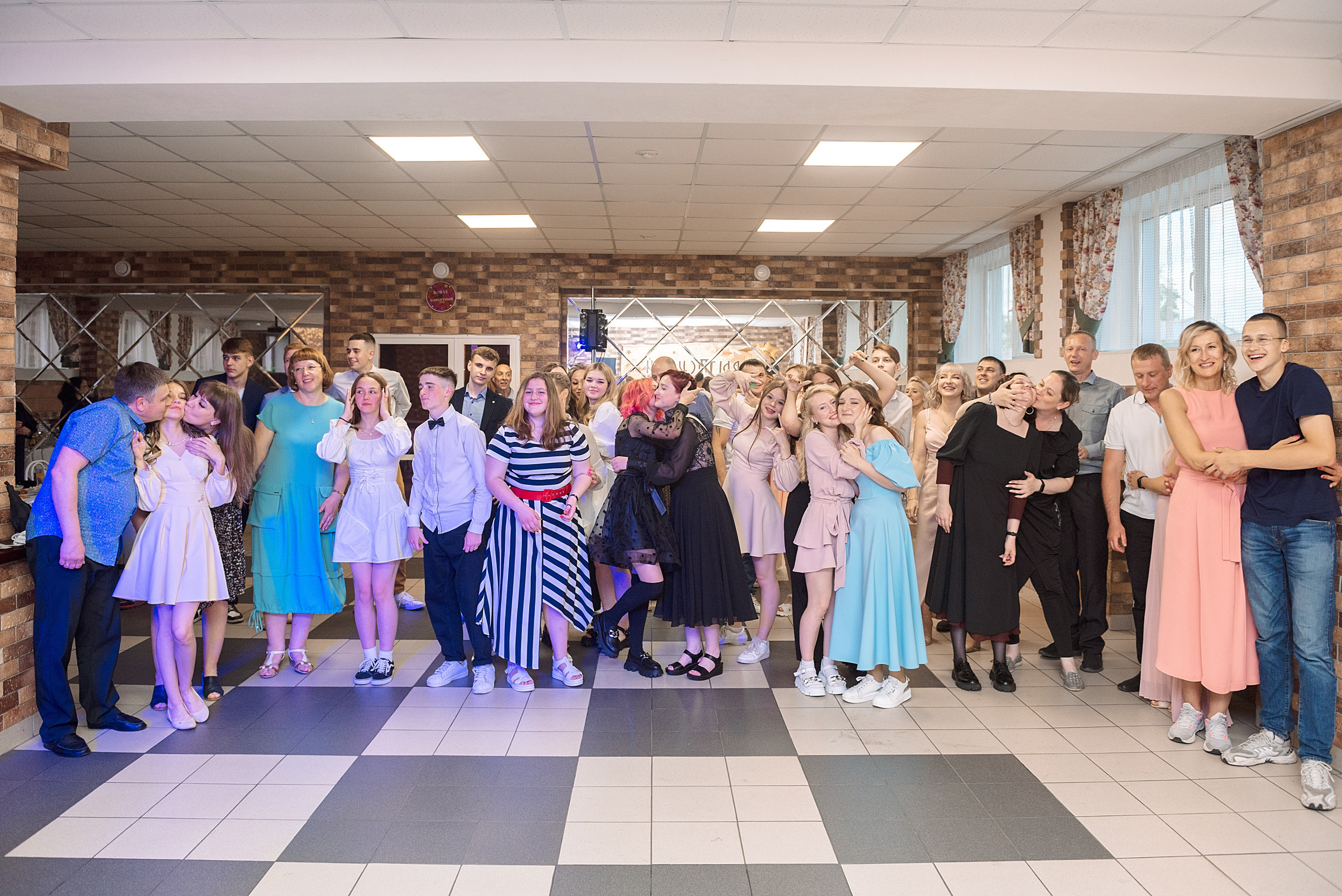 ВЫПУСКНОЙ 9кл. гимназия 91. Семейный, свадебный, школьный фотограф в Железногорске Целуев Андрей