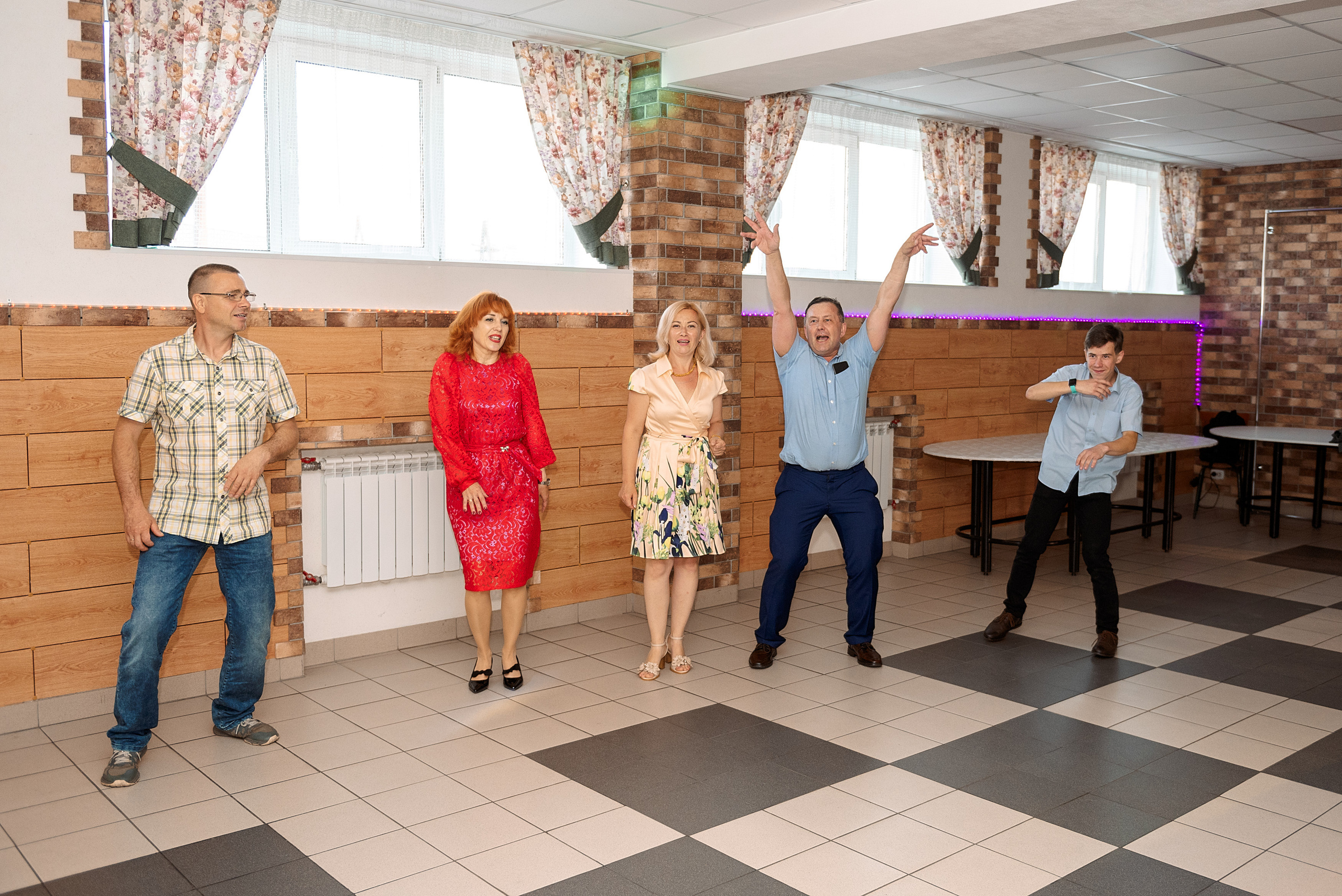 ВЫПУСКНОЙ 9кл. шк.106. Семейный, свадебный, школьный фотограф в Железногорске Целуев Андрей