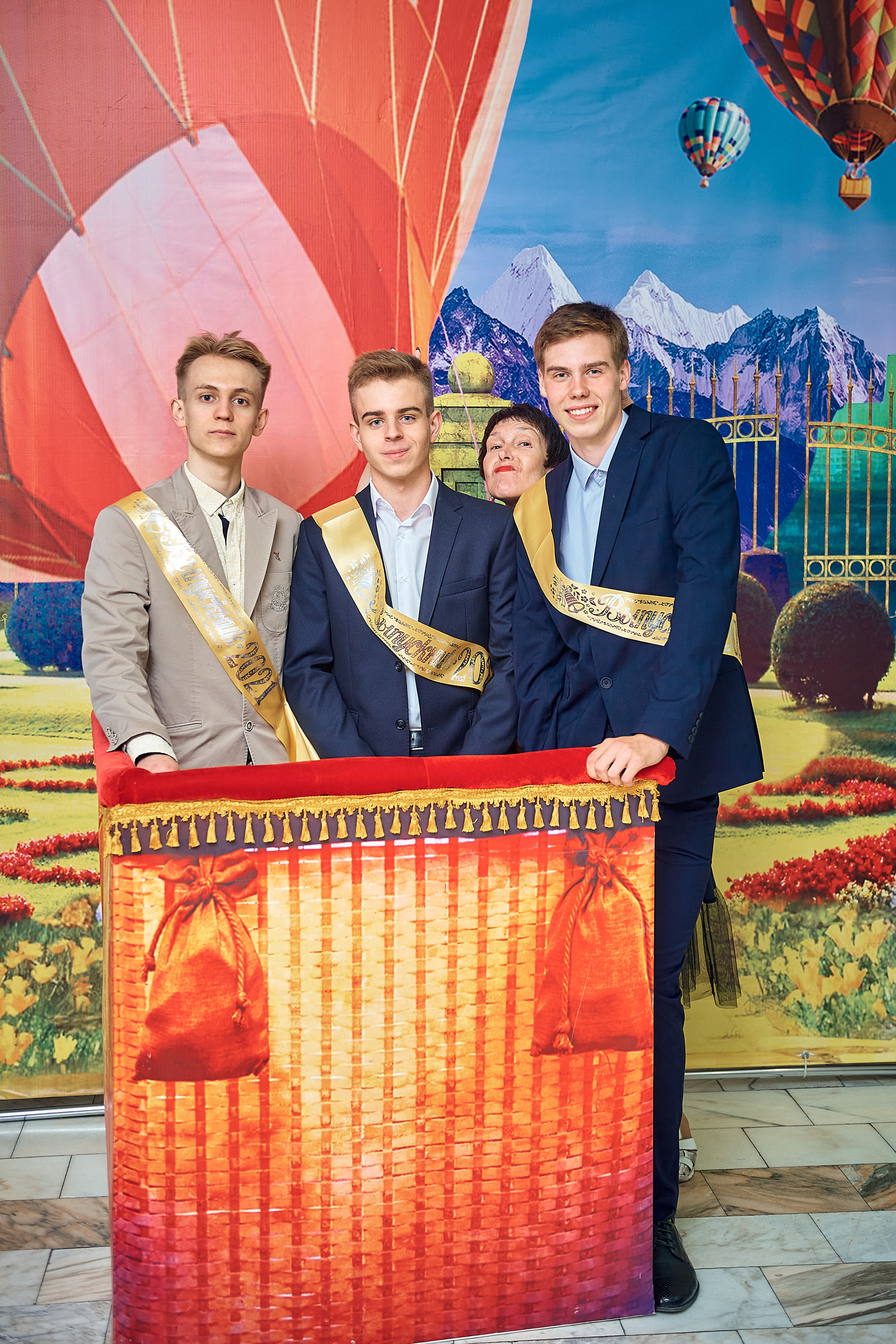 Выпускной 11 кл школа 100 2021 г. Семейный, свадебный, школьный фотограф в Железногорске Целуев Андрей