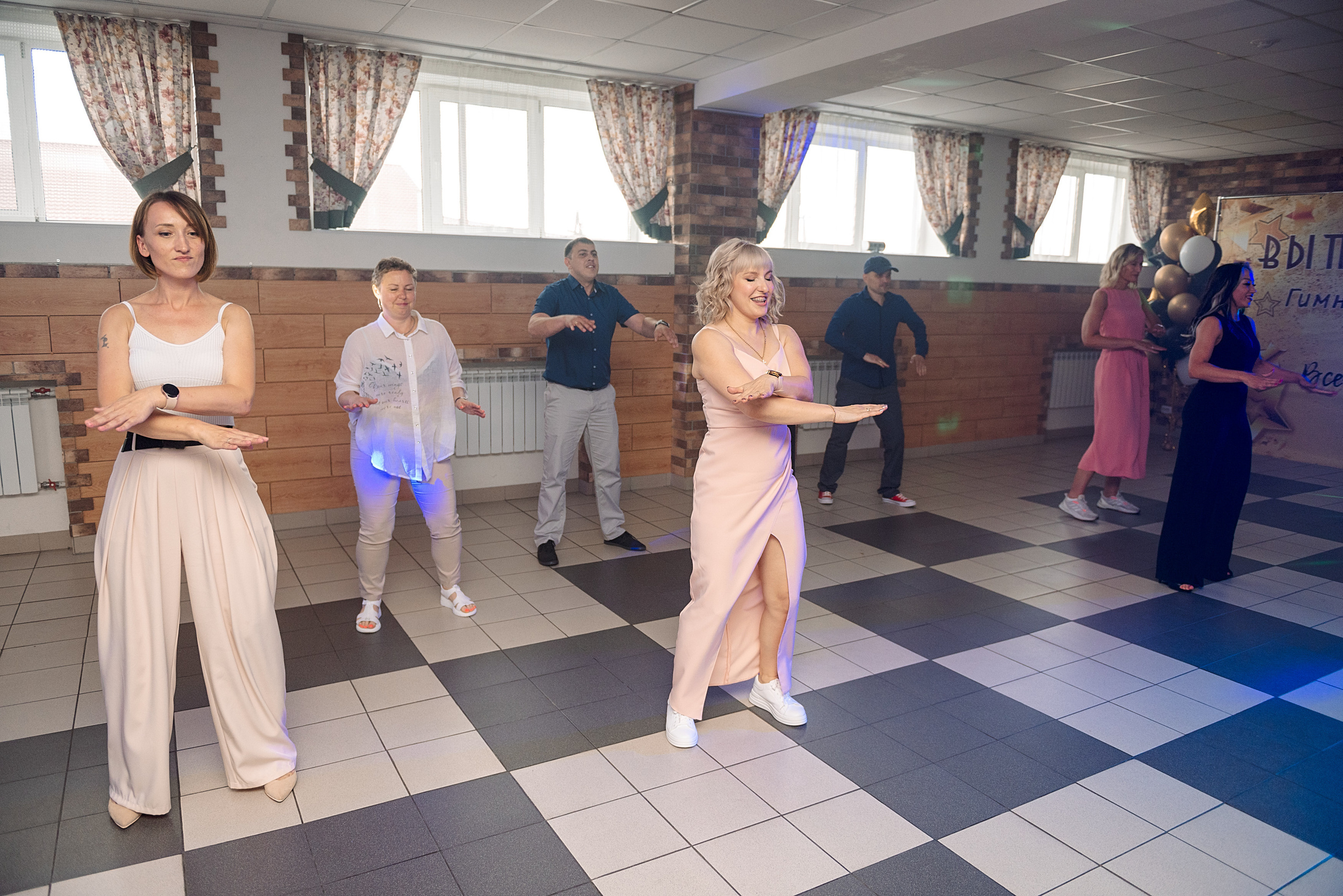 ВЫПУСКНОЙ 9кл. гимназия 91. Семейный, свадебный, школьный фотограф в Железногорске Целуев Андрей