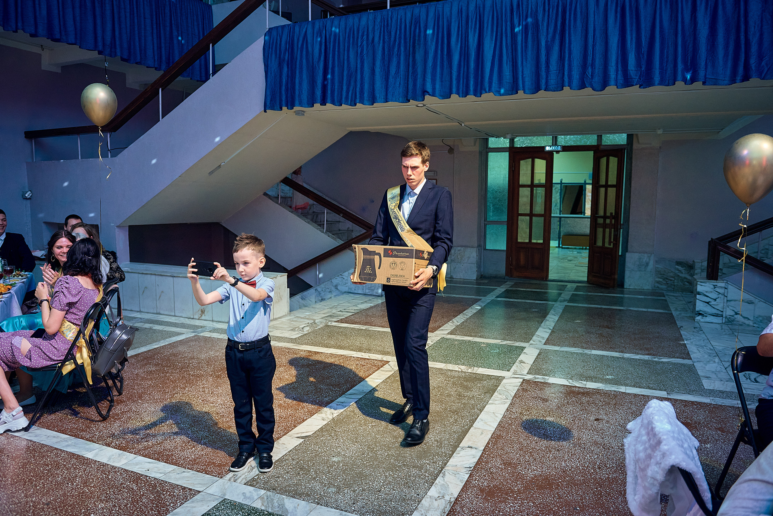 Выпускной 11 кл школа 100 2021 г. Семейный, свадебный, школьный фотограф в Железногорске Целуев Андрей