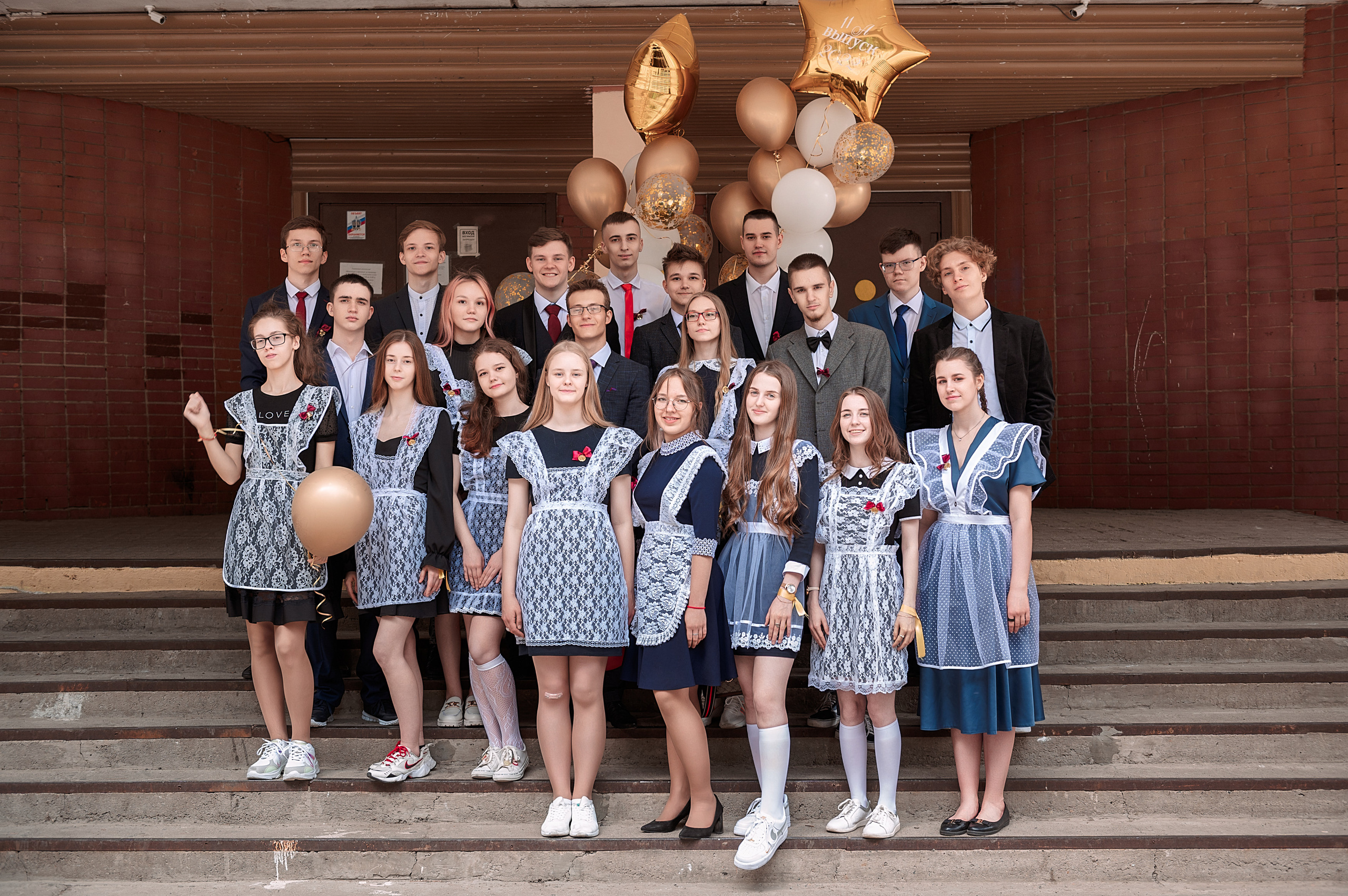 Последний звонок шк. 106 2022. Семейный, свадебный, школьный фотограф в Железногорске Целуев Андрей