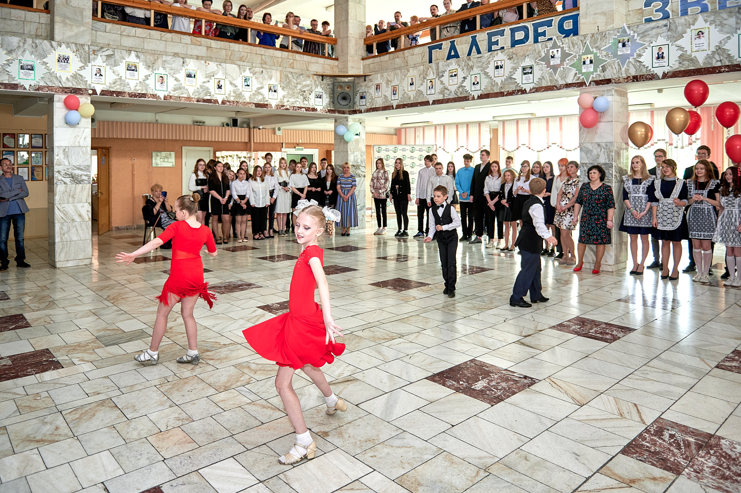 Последний звонок шк. 106 2022. Семейный, свадебный, школьный фотограф в Железногорске Целуев Андрей
