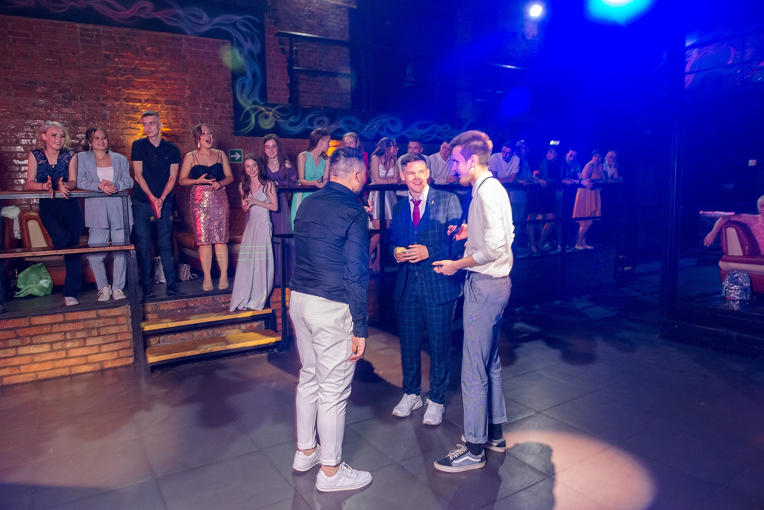 ВЫПУСКНОЙ 11А шк106. Семейный, свадебный, школьный фотограф в Железногорске Целуев Андрей