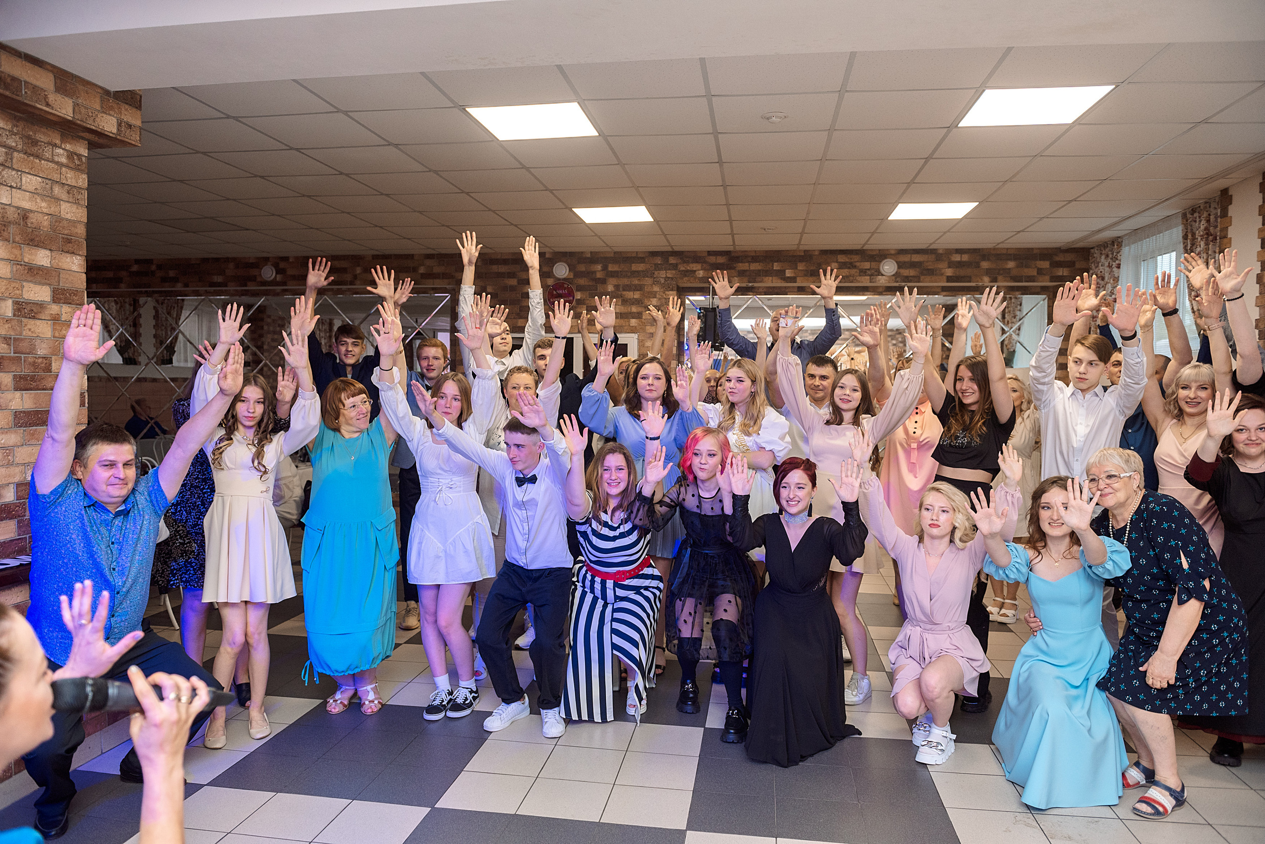 ВЫПУСКНОЙ 9кл. гимназия 91. Семейный, свадебный, школьный фотограф в Железногорске Целуев Андрей