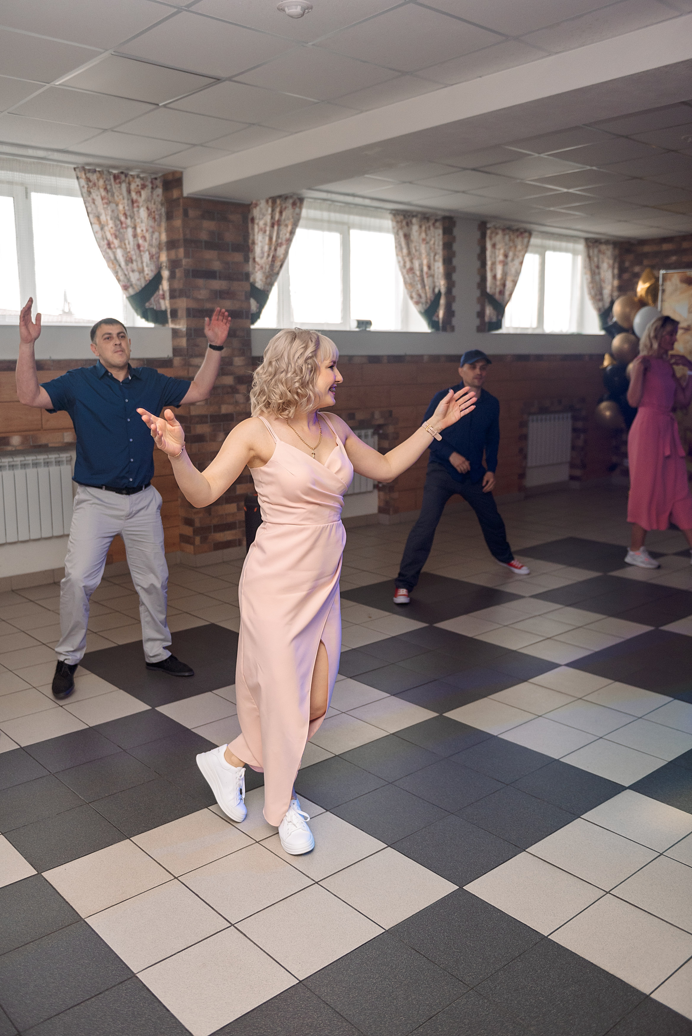 ВЫПУСКНОЙ 9кл. гимназия 91. Семейный, свадебный, школьный фотограф в Железногорске Целуев Андрей