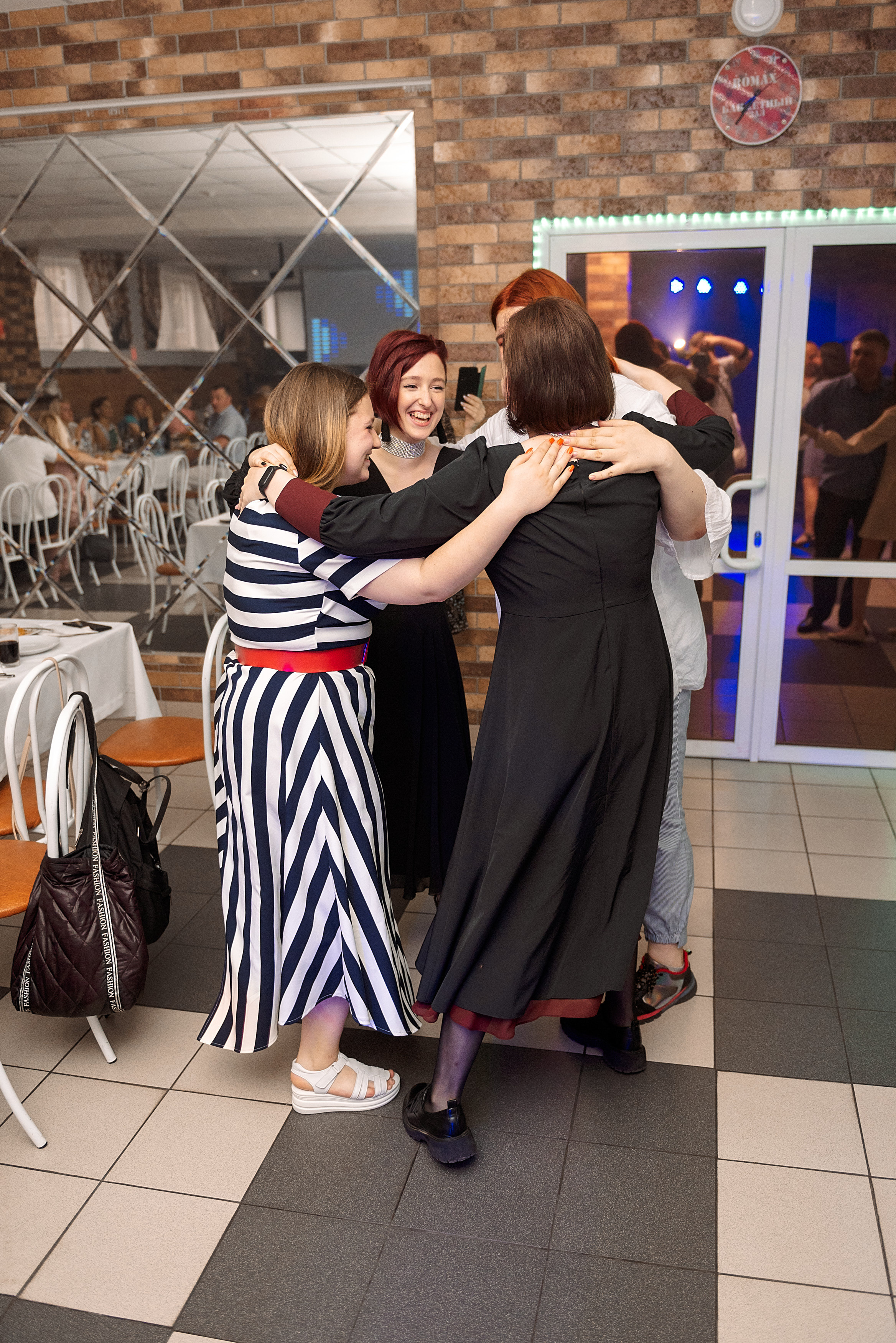 ВЫПУСКНОЙ 9кл. гимназия 91. Семейный, свадебный, школьный фотограф в Железногорске Целуев Андрей