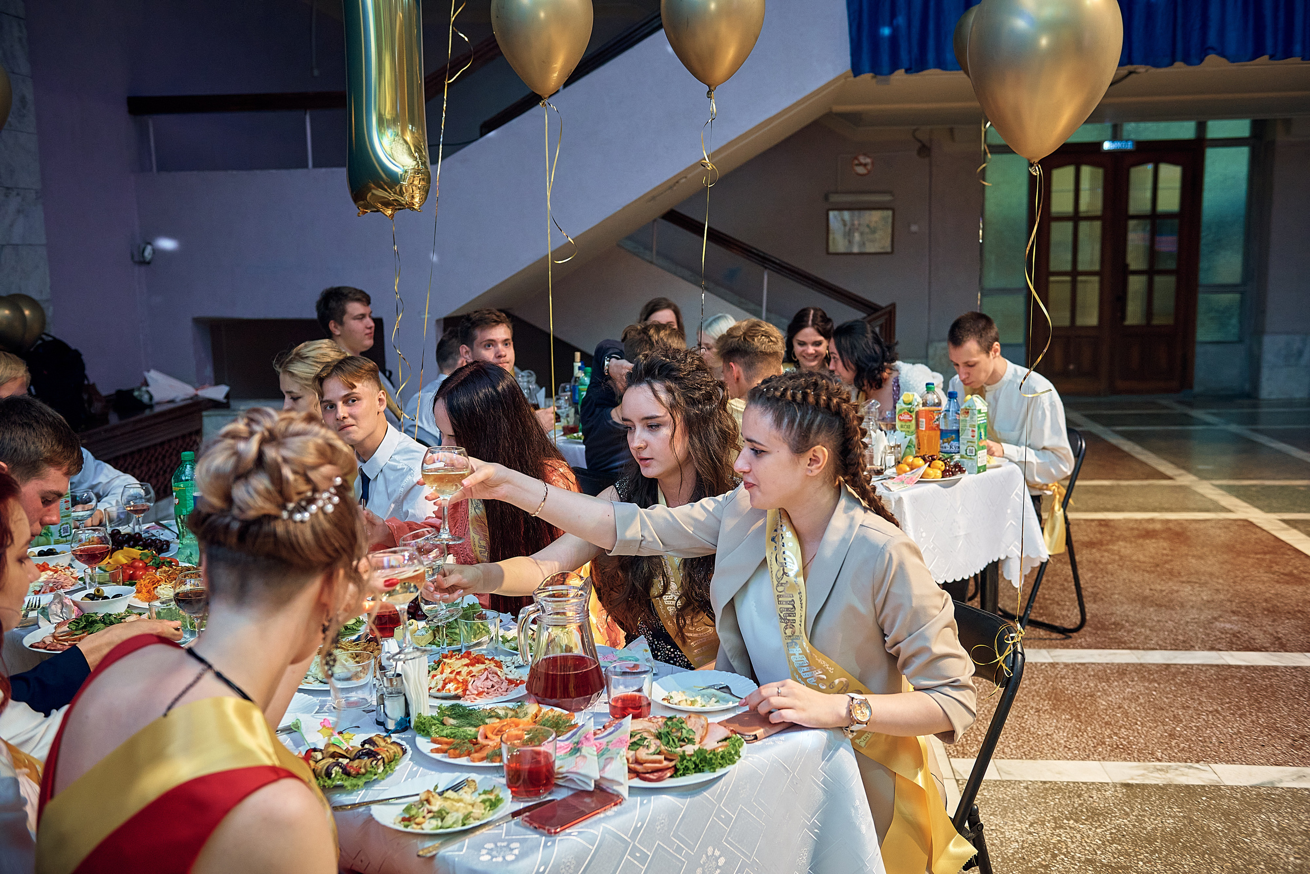 Выпускной 11 кл школа 100 2021 г. Семейный, свадебный, школьный фотограф в Железногорске Целуев Андрей