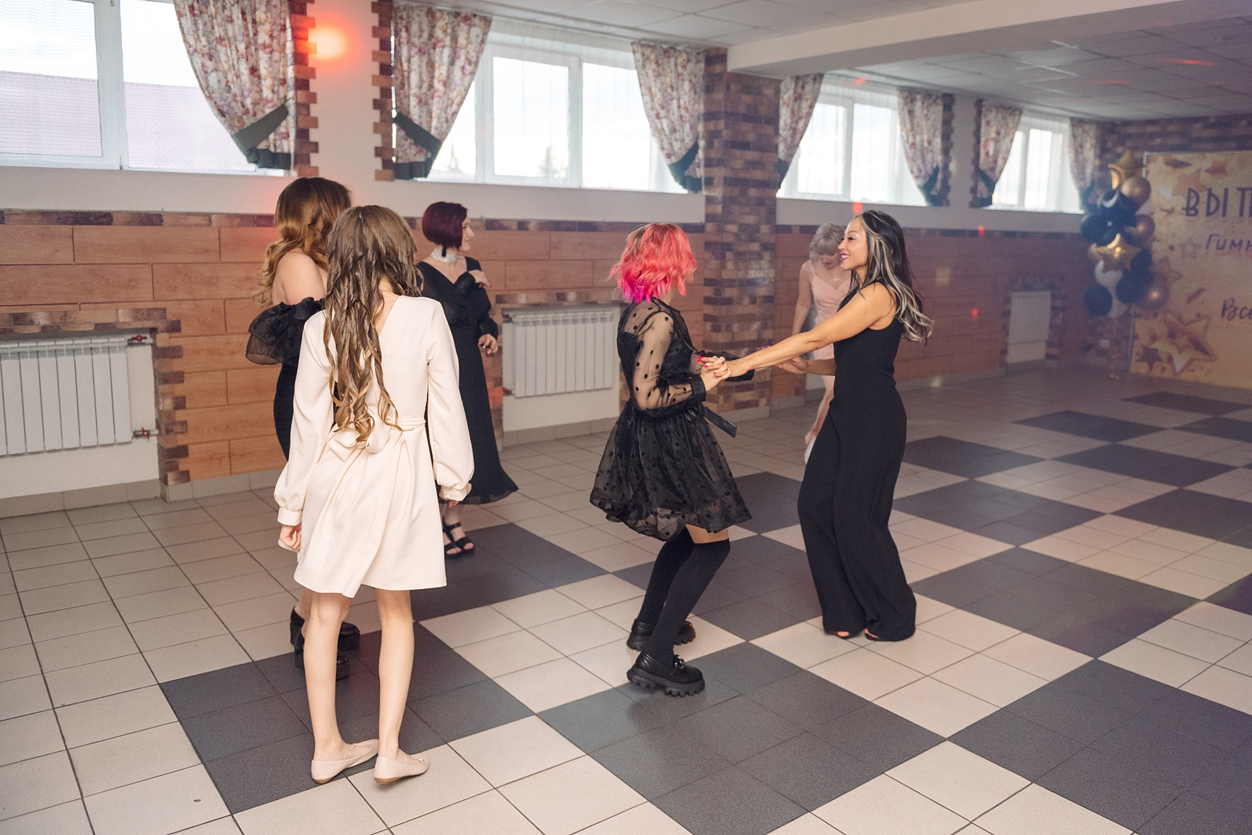 ВЫПУСКНОЙ 9кл. гимназия 91. Семейный, свадебный, школьный фотограф в Железногорске Целуев Андрей