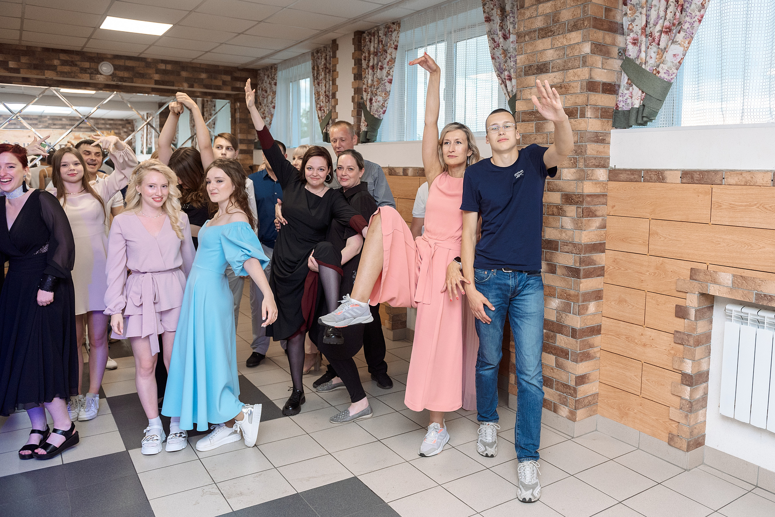 ВЫПУСКНОЙ 9кл. гимназия 91. Семейный, свадебный, школьный фотограф в Железногорске Целуев Андрей