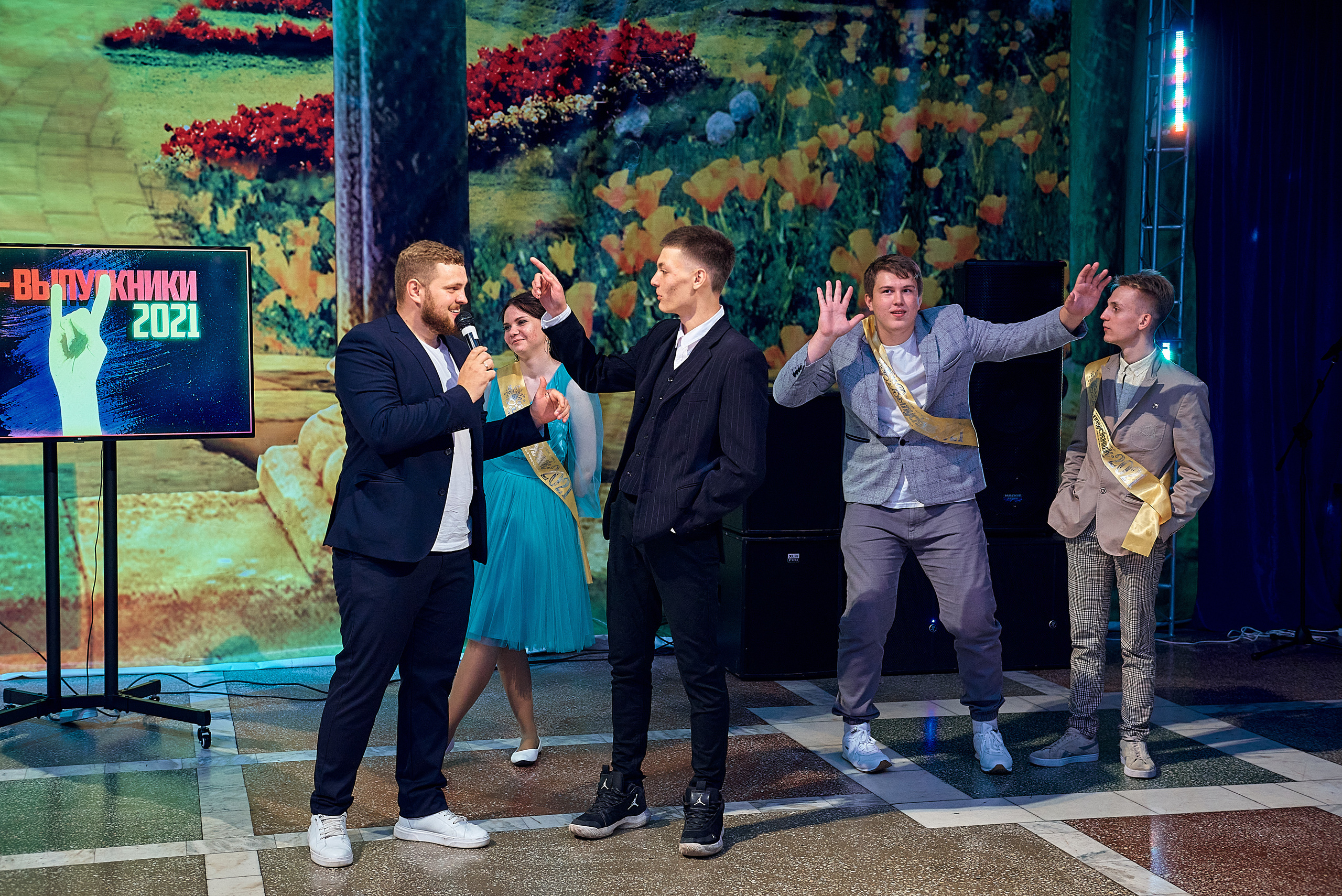 Выпускной 11 кл школа 100 2021 г. Семейный, свадебный, школьный фотограф в Железногорске Целуев Андрей