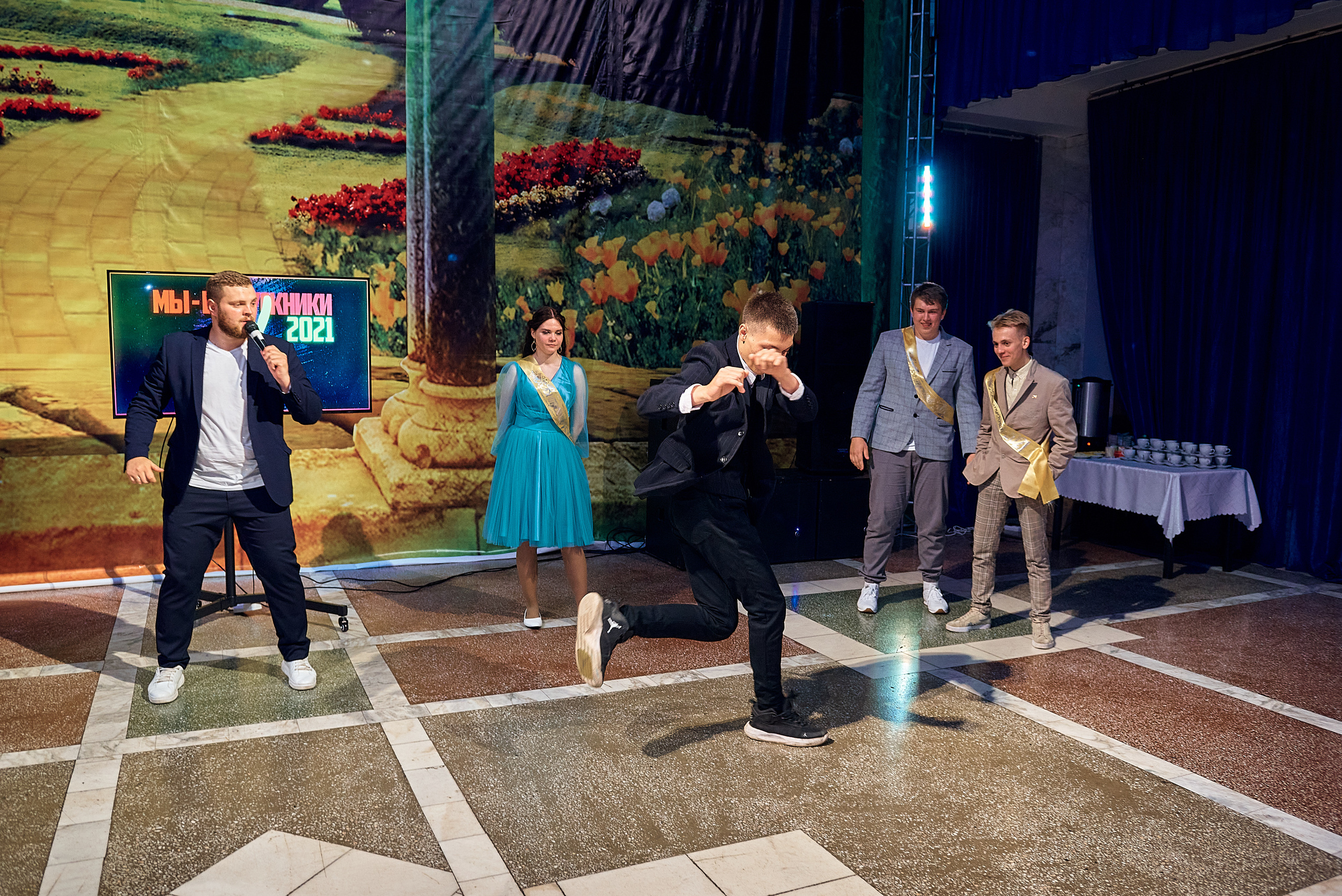 Выпускной 11 кл школа 100 2021 г. Семейный, свадебный, школьный фотограф в Железногорске Целуев Андрей