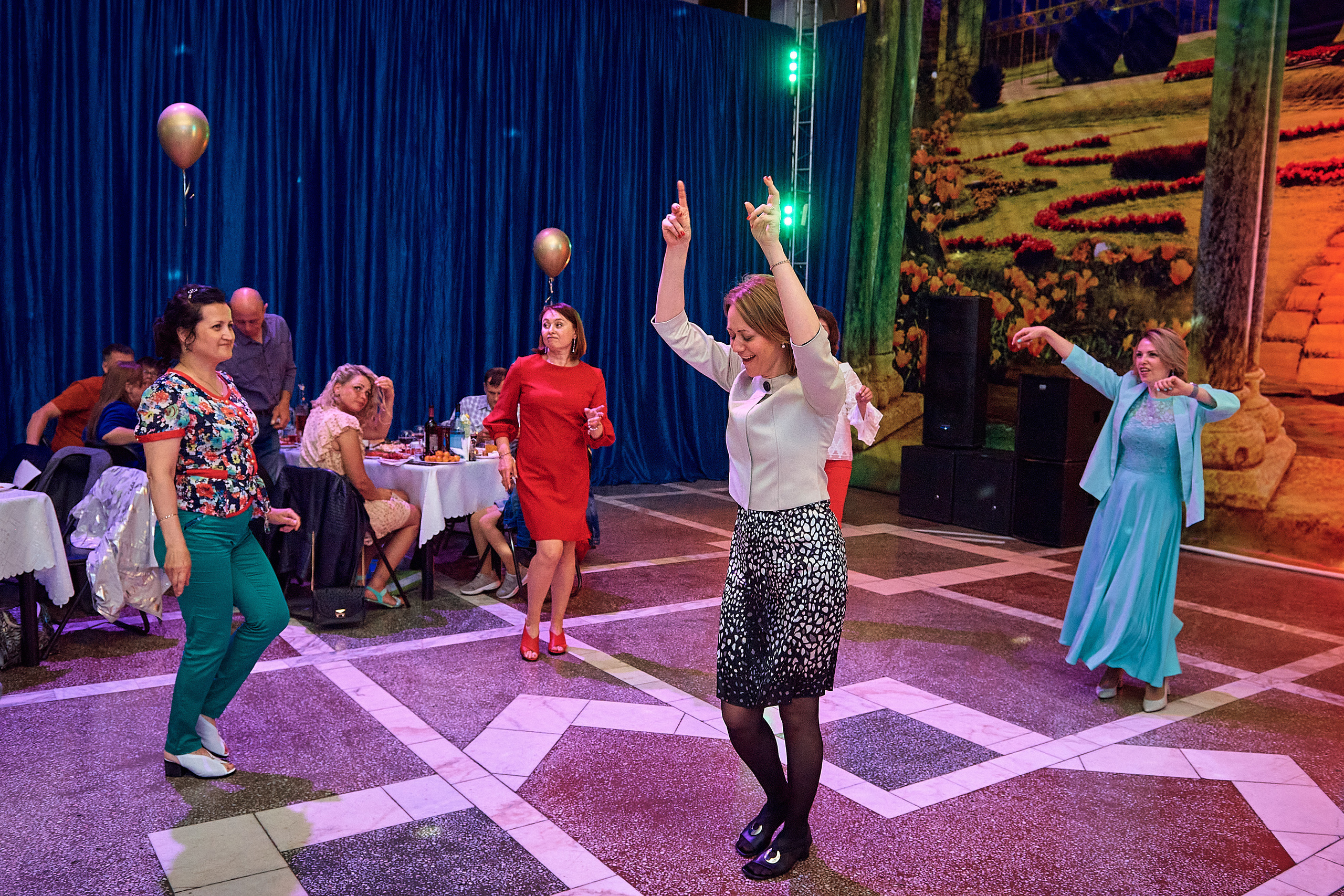 Выпускной 11 кл школа 100 2021 г. Семейный, свадебный, школьный фотограф в Железногорске Целуев Андрей