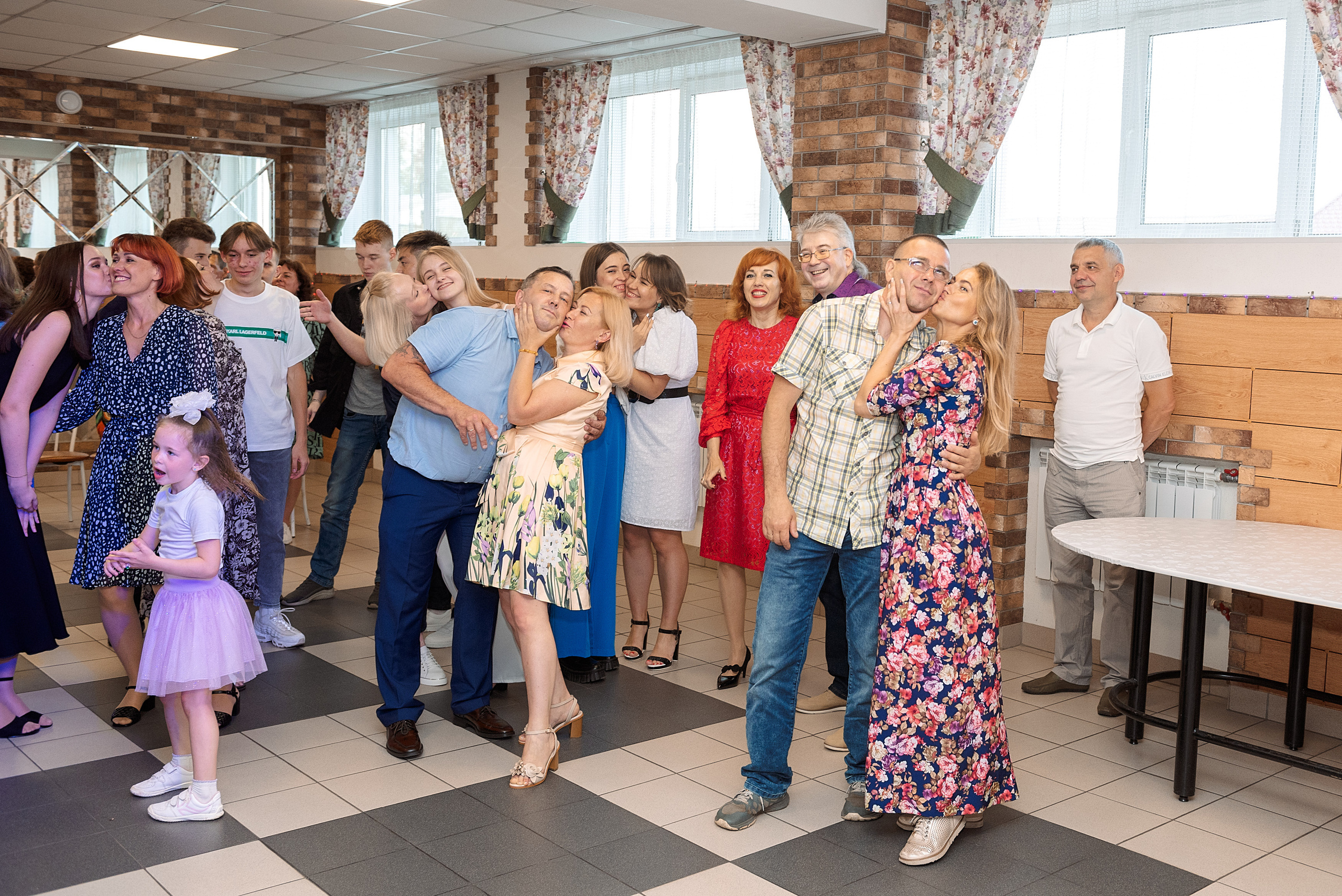 ВЫПУСКНОЙ 9кл. шк.106. Семейный, свадебный, школьный фотограф в Железногорске Целуев Андрей