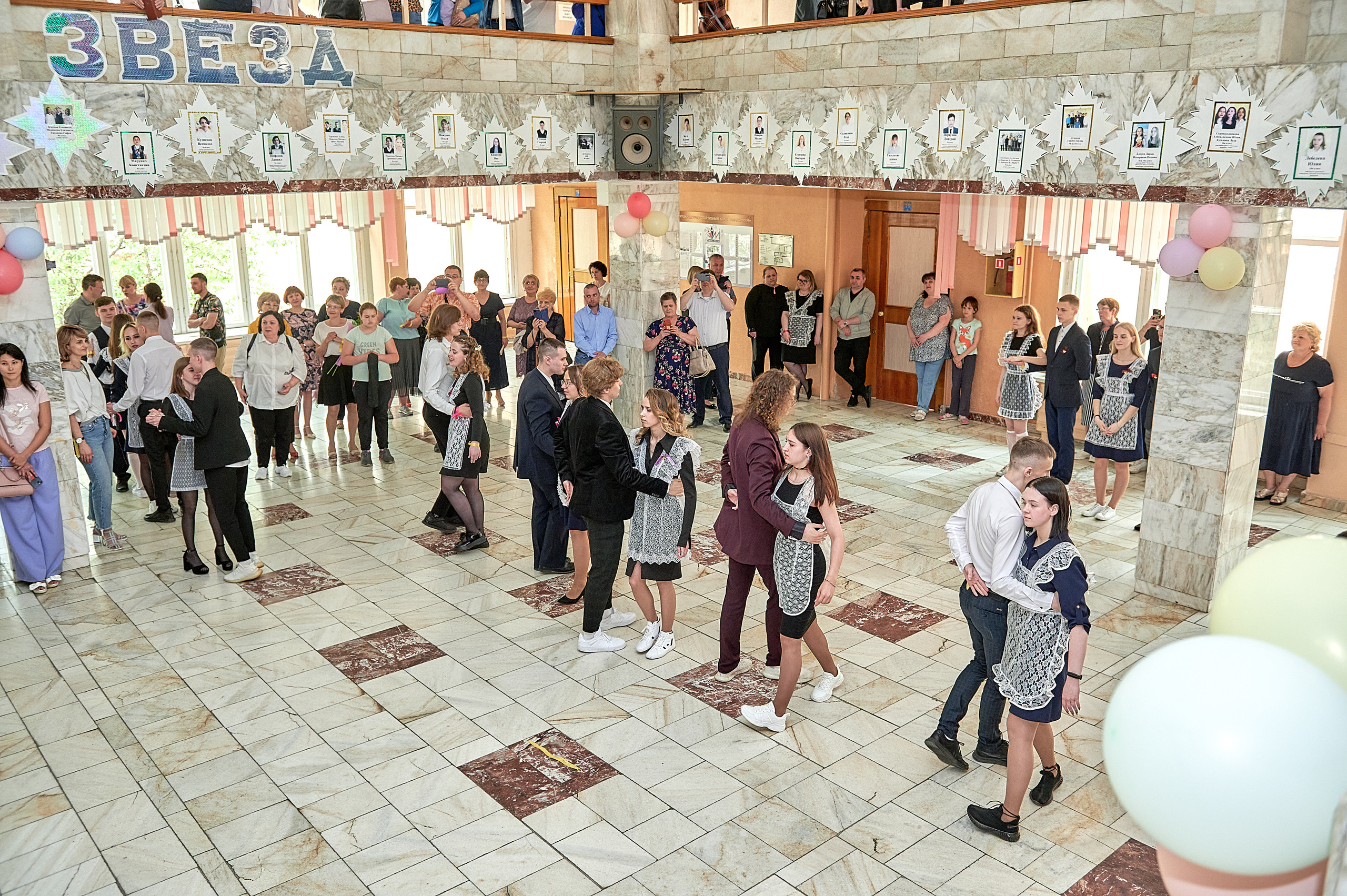 Последний звонок шк. 106 2022. Семейный, свадебный, школьный фотограф в Железногорске Целуев Андрей