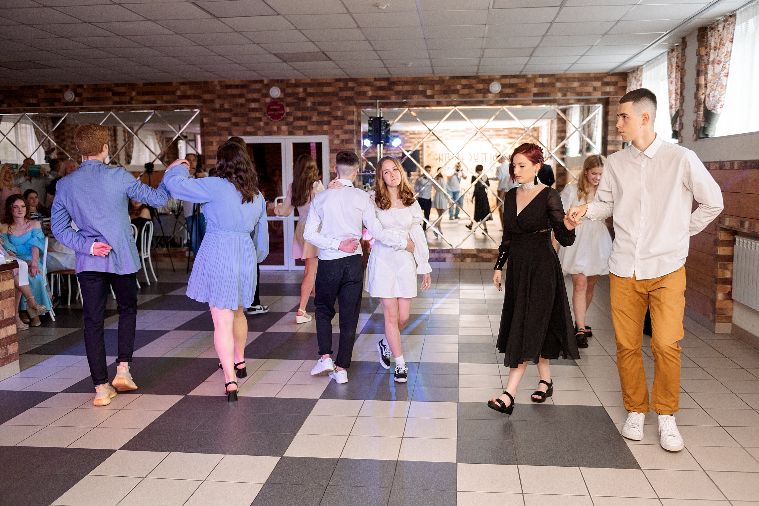 ВЫПУСКНОЙ 9кл. гимназия 91. Семейный, свадебный, школьный фотограф в Железногорске Целуев Андрей