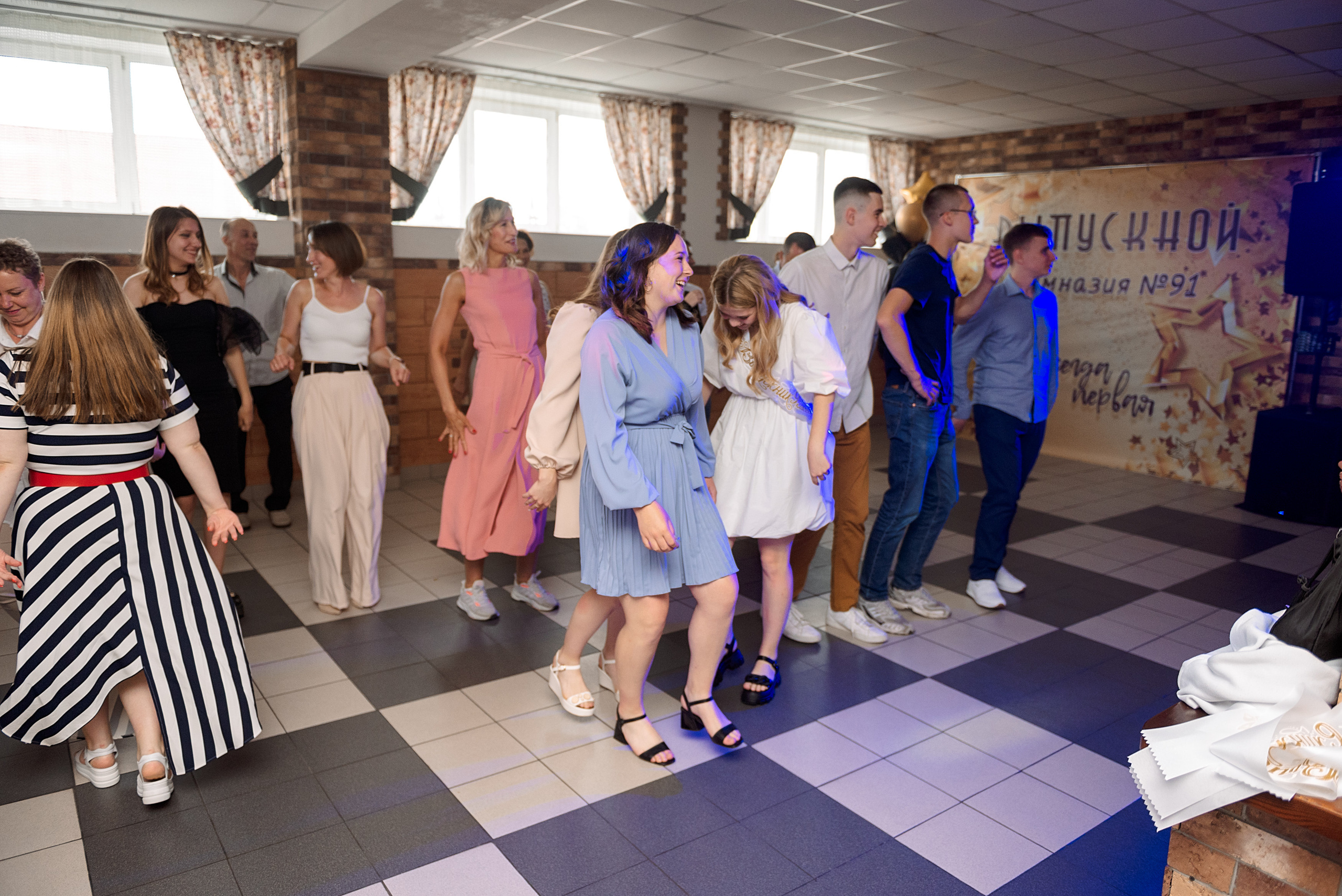 ВЫПУСКНОЙ 9кл. гимназия 91. Семейный, свадебный, школьный фотограф в Железногорске Целуев Андрей