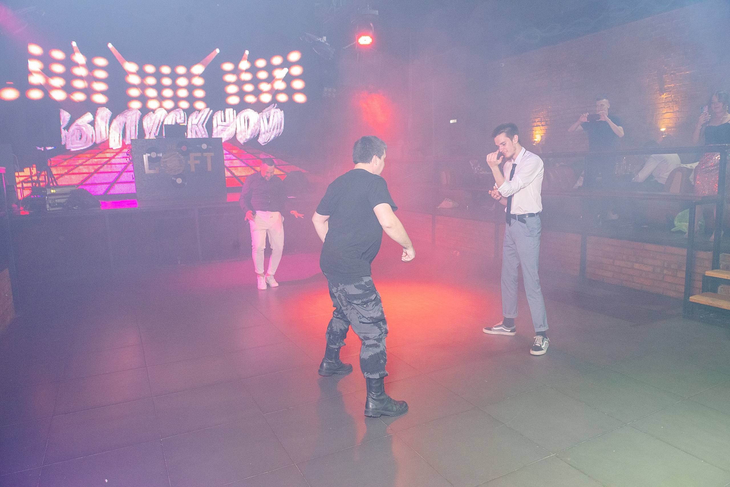 ВЫПУСКНОЙ 11А шк106. Семейный, свадебный, школьный фотограф в Железногорске Целуев Андрей