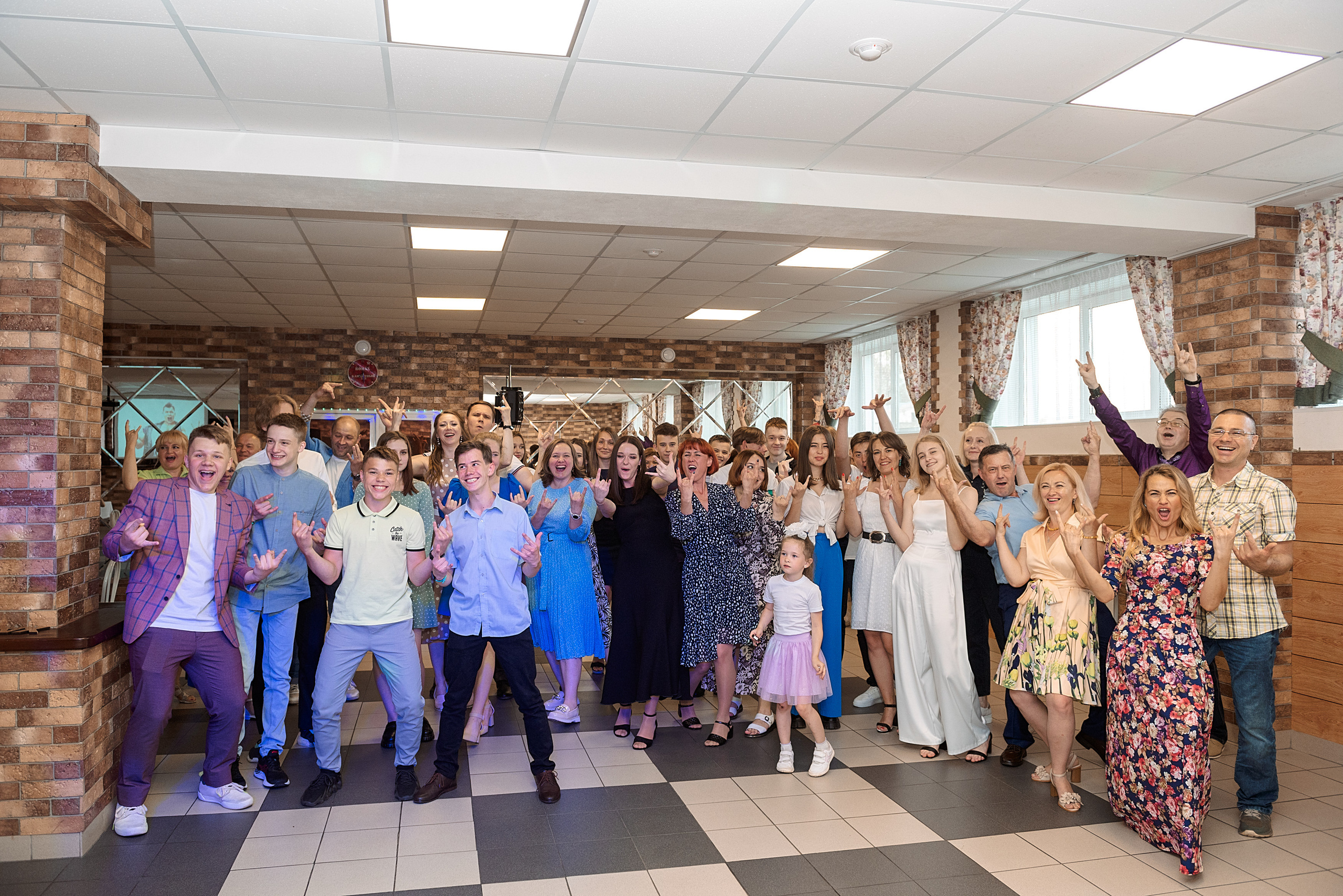 ВЫПУСКНОЙ 9кл. шк.106. Семейный, свадебный, школьный фотограф в Железногорске Целуев Андрей