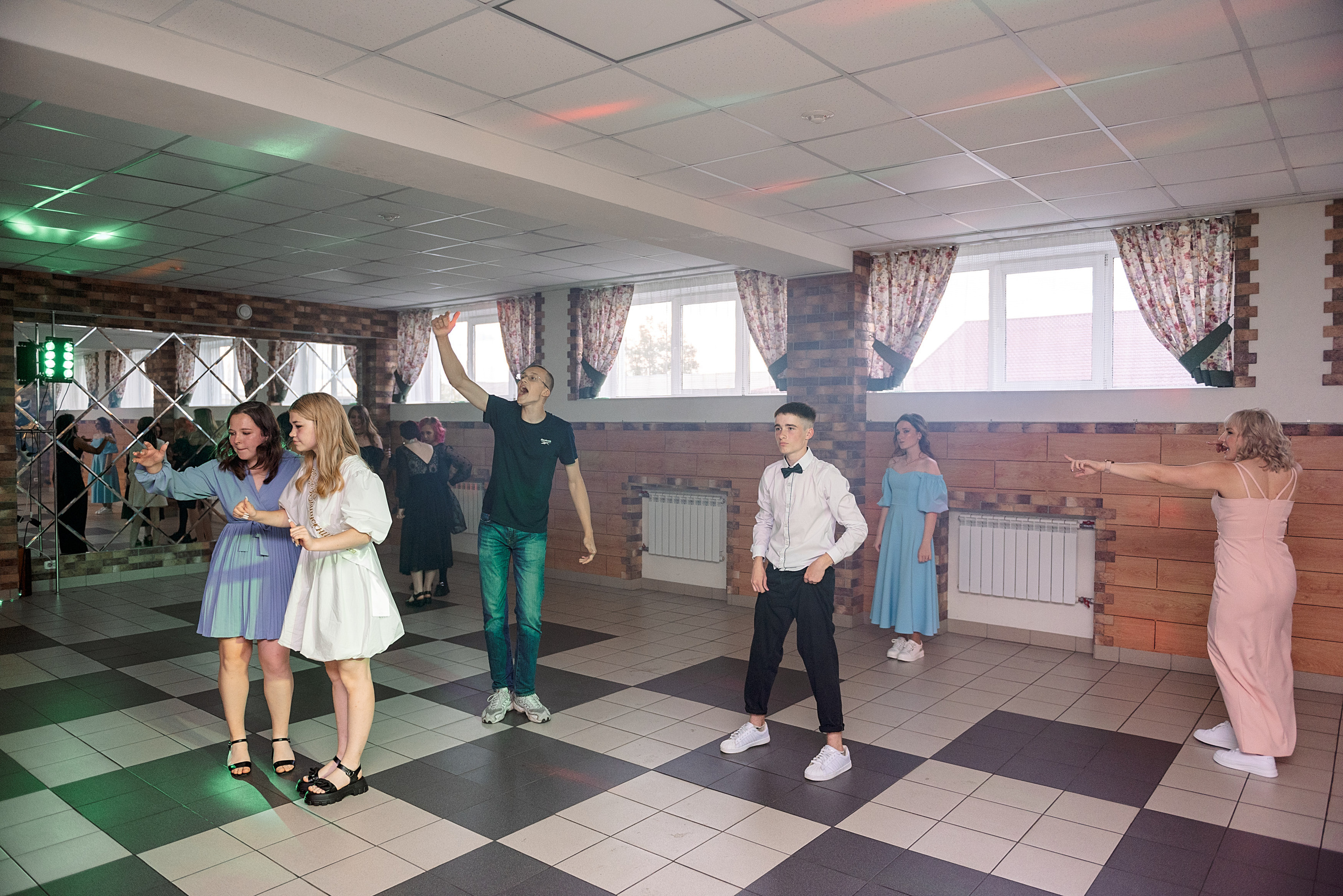 ВЫПУСКНОЙ 9кл. гимназия 91. Семейный, свадебный, школьный фотограф в Железногорске Целуев Андрей