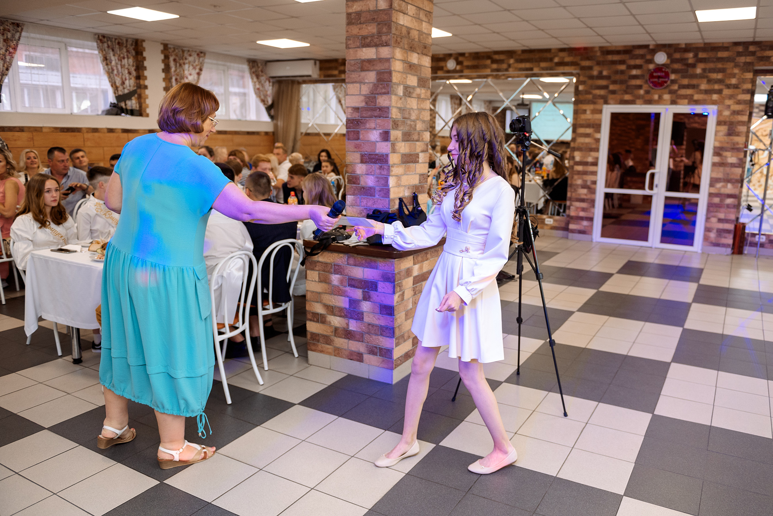 ВЫПУСКНОЙ 9кл. гимназия 91. Семейный, свадебный, школьный фотограф в Железногорске Целуев Андрей