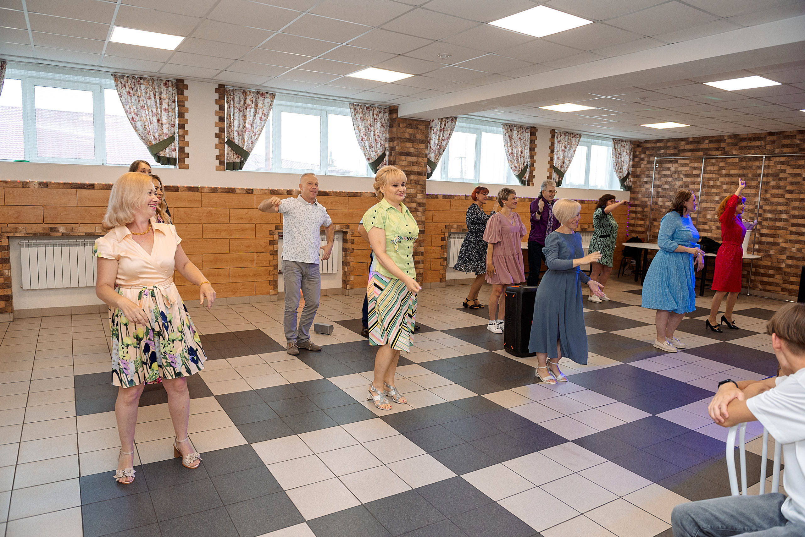 ВЫПУСКНОЙ 9кл. шк.106. Семейный, свадебный, школьный фотограф в Железногорске Целуев Андрей