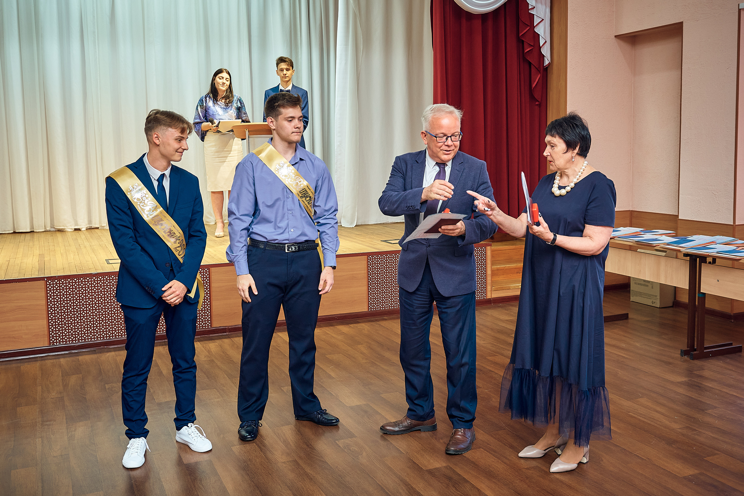 Выпускной 11 кл школа 100 2021 г. Семейный, свадебный, школьный фотограф в Железногорске Целуев Андрей