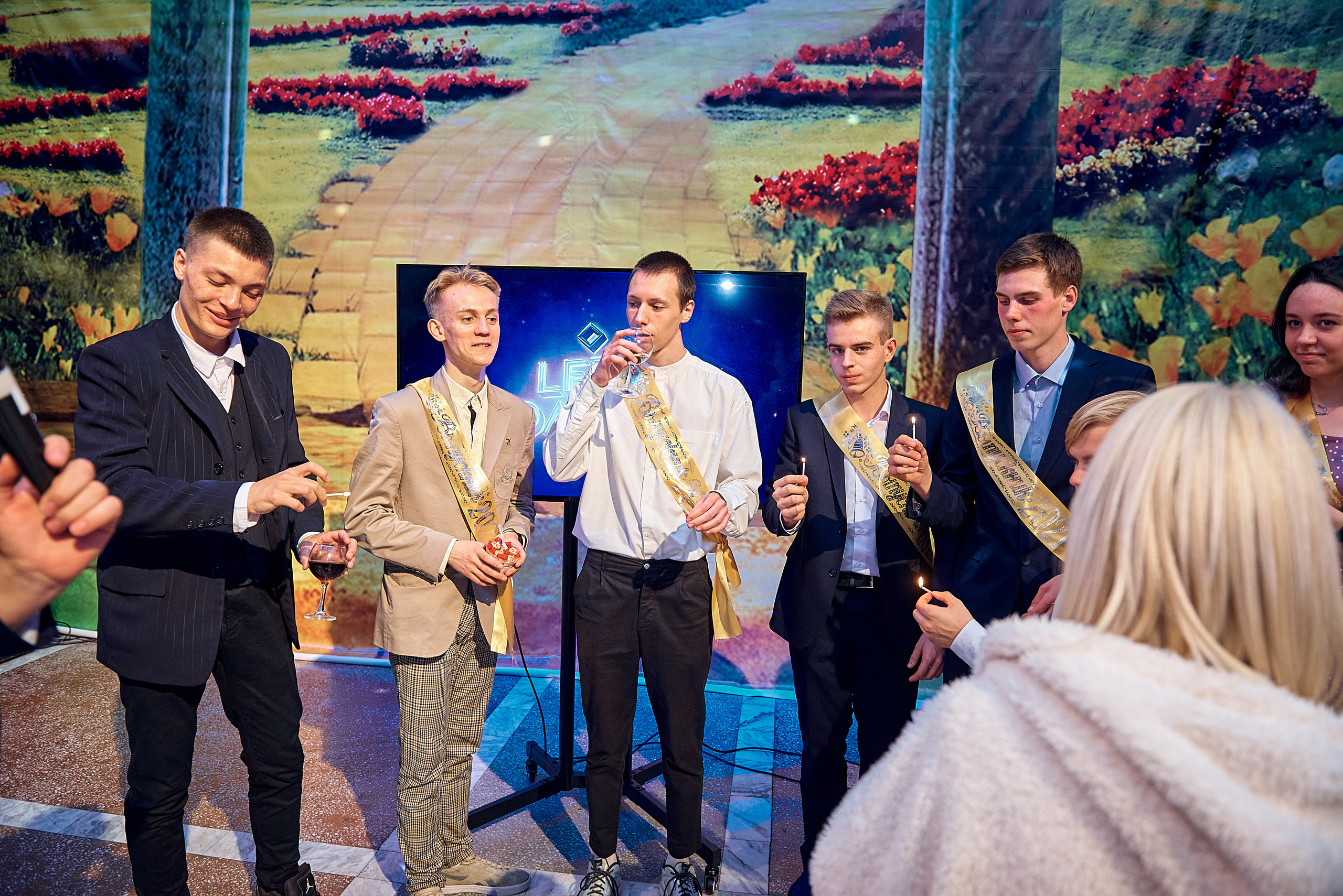 Выпускной 11 кл школа 100 2021 г. Семейный, свадебный, школьный фотограф в Железногорске Целуев Андрей