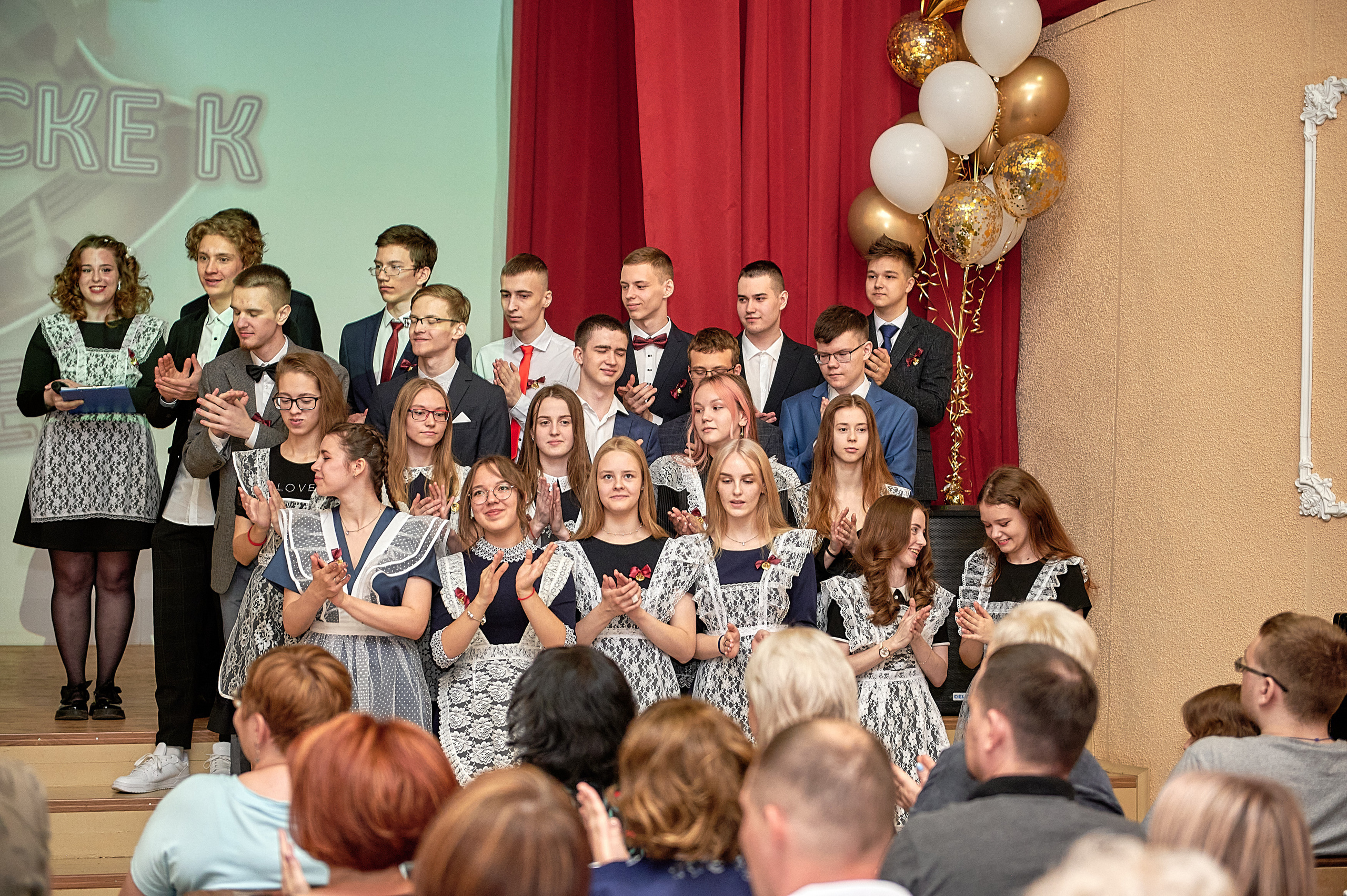 Последний звонок шк. 106 2022. Семейный, свадебный, школьный фотограф в Железногорске Целуев Андрей